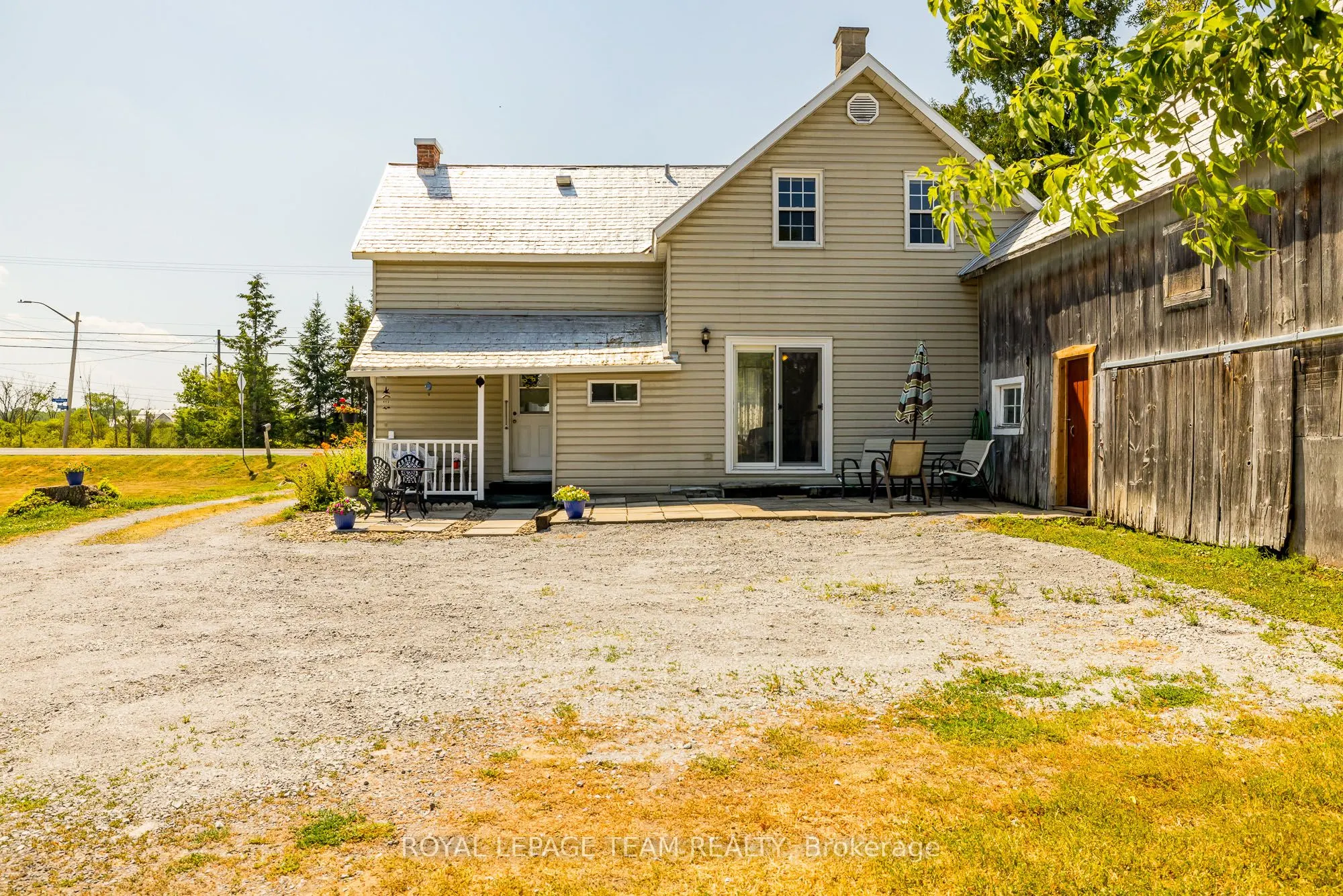 2106 Dunrobin Road