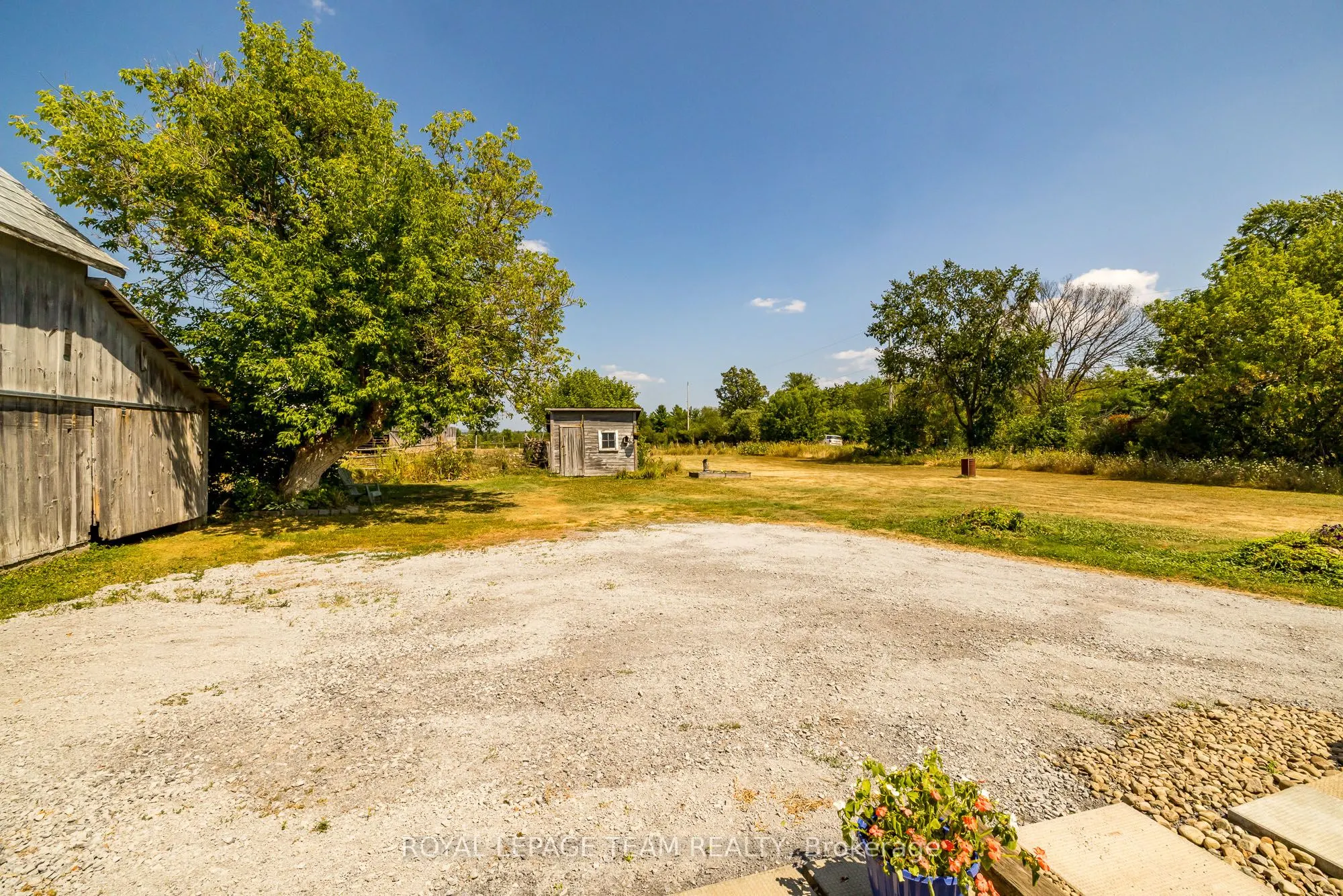 2106 Dunrobin Road