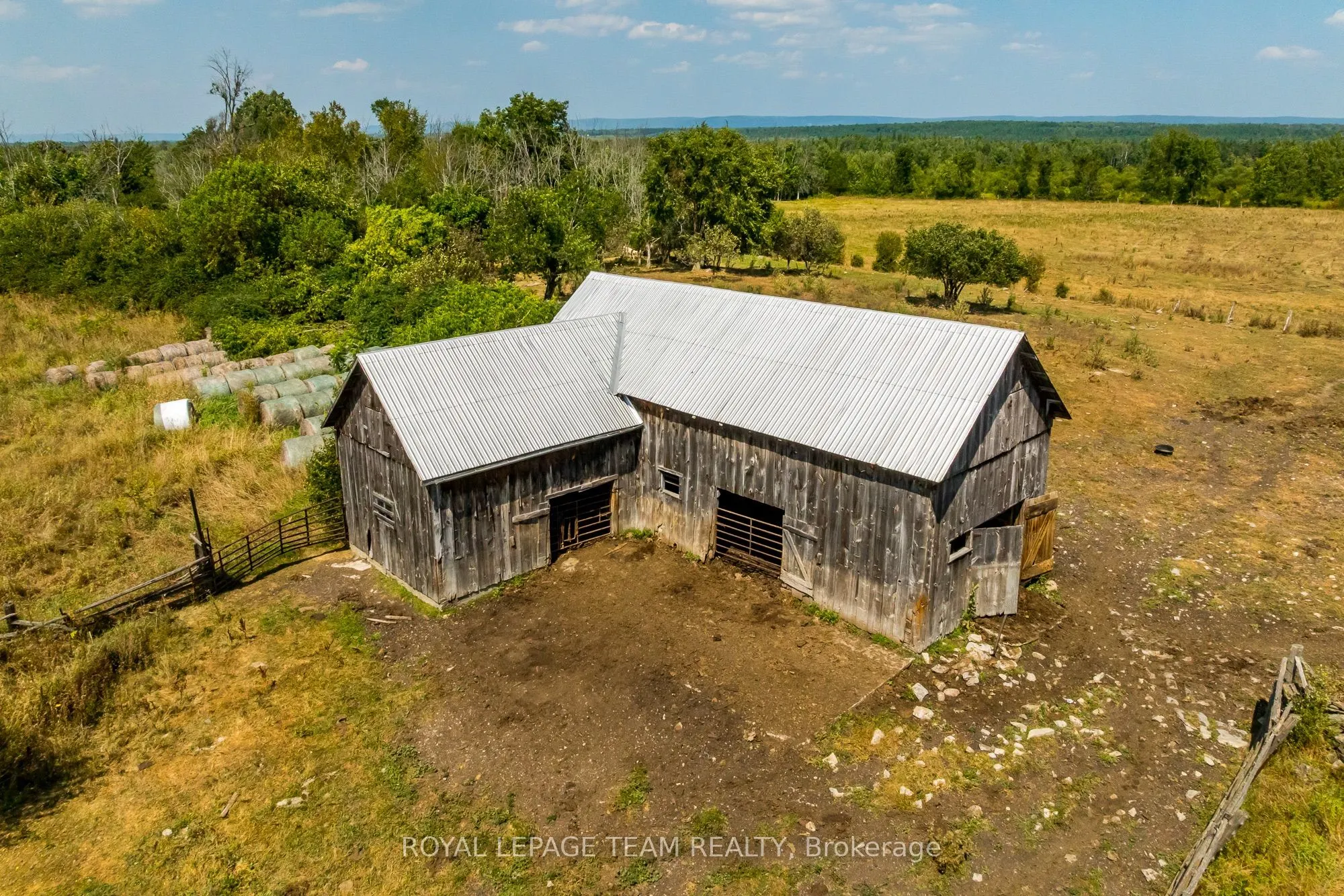 2106 Dunrobin Road