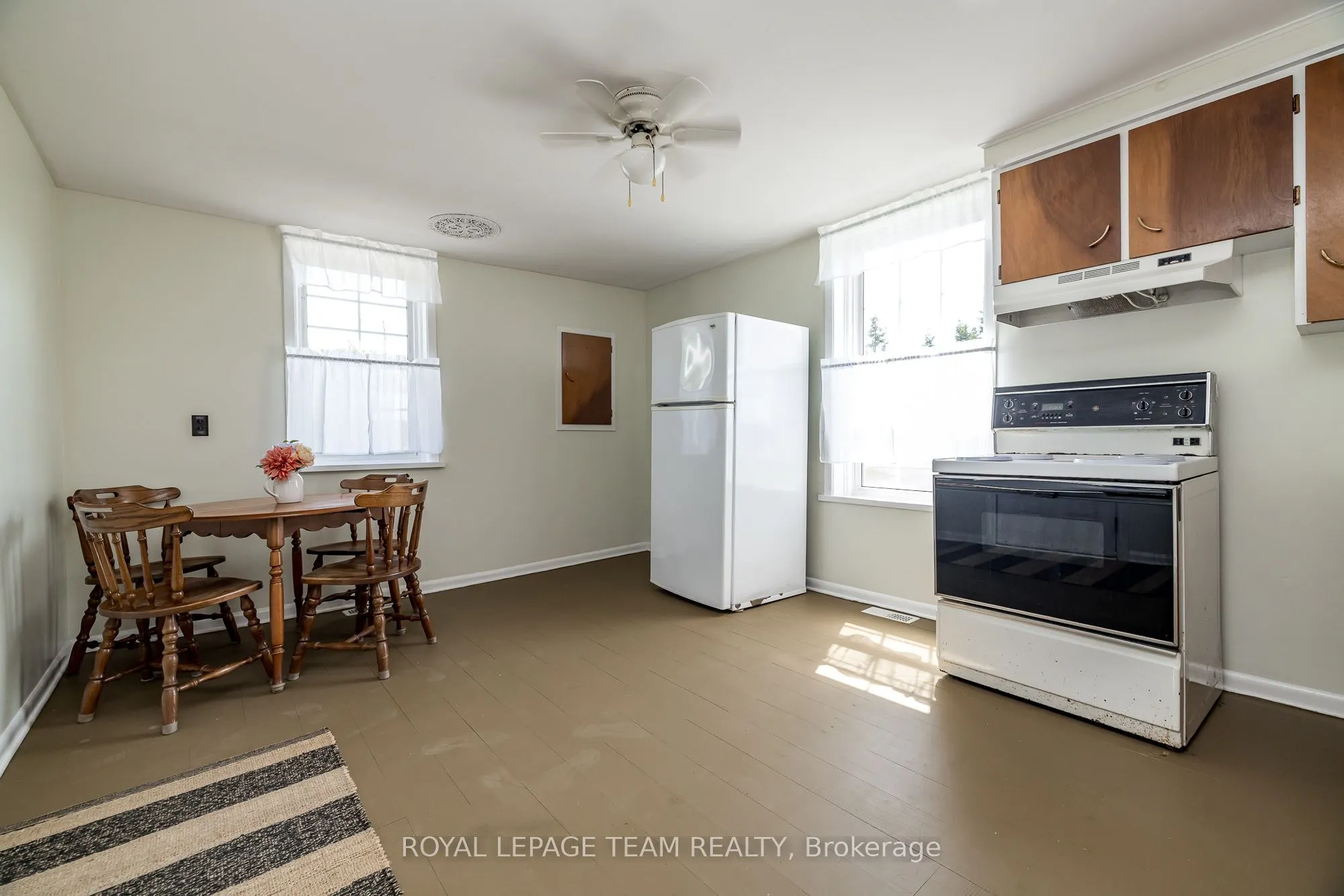 2106 Dunrobin Road