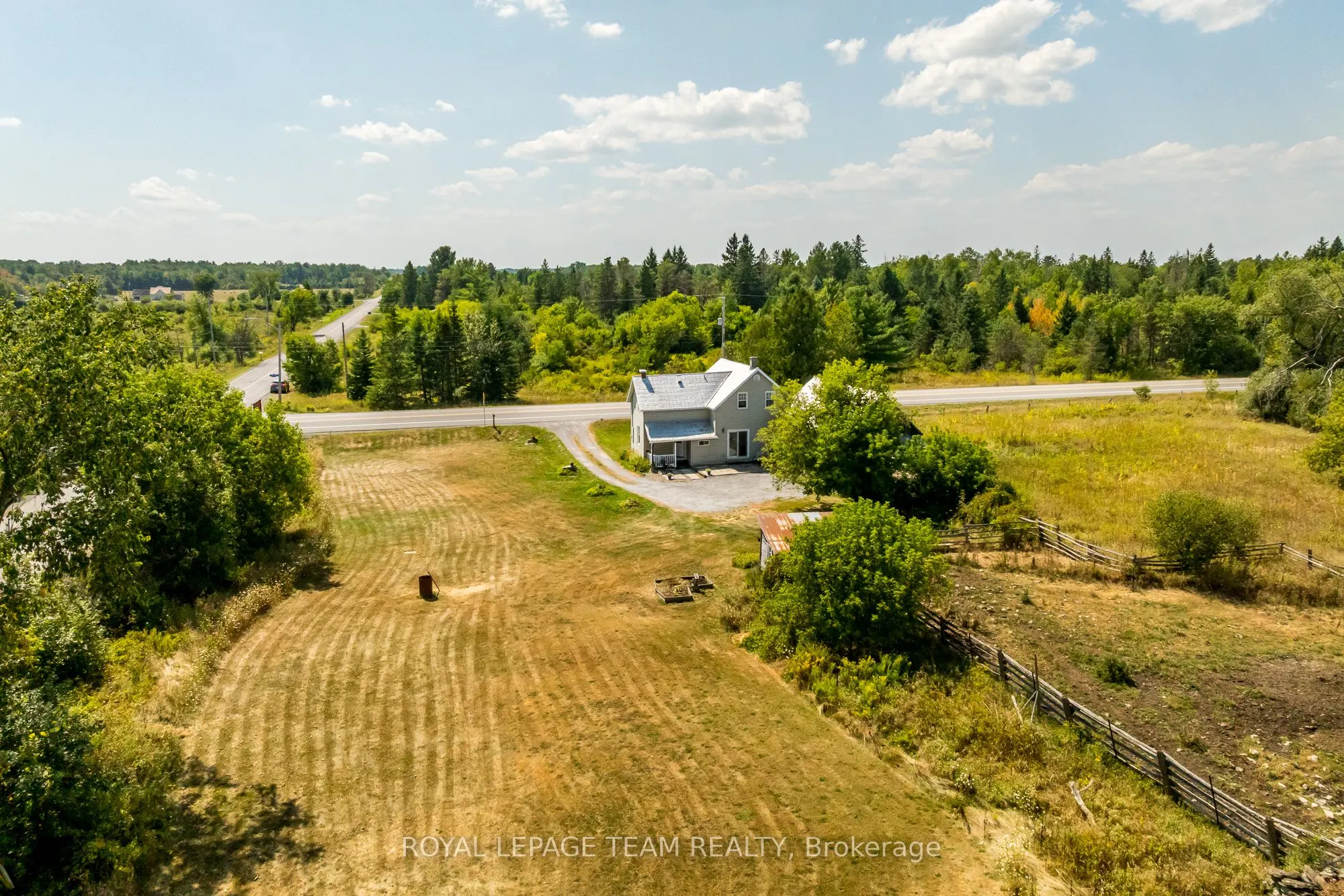 2106 Dunrobin Road