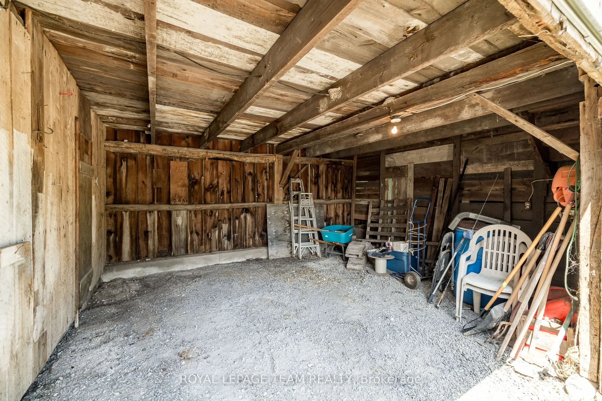 2106 Dunrobin Road