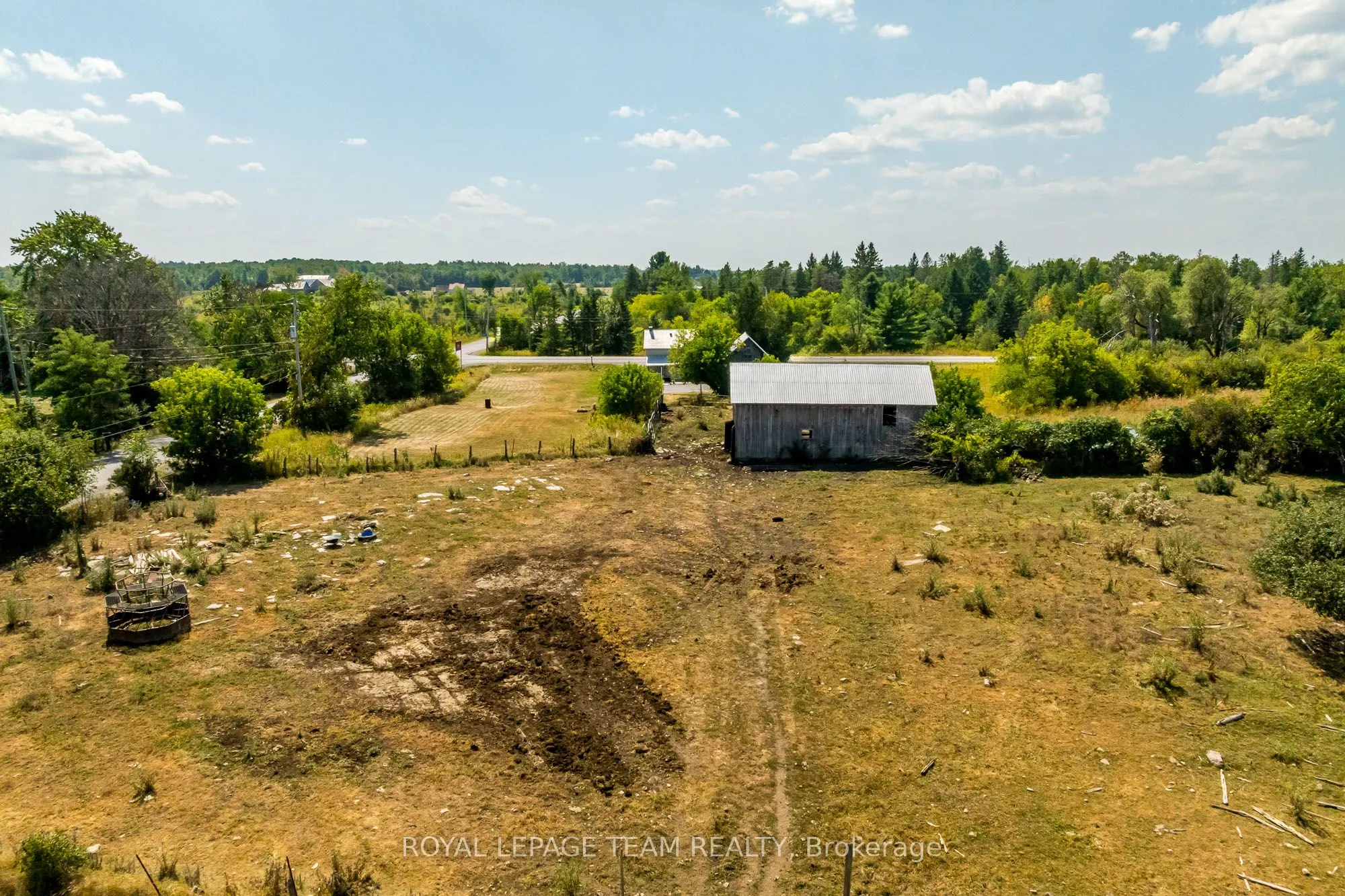 2106 Dunrobin Road