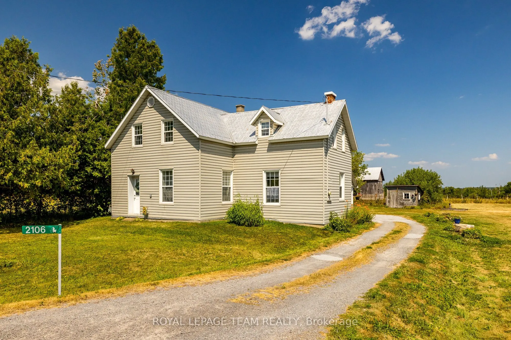2106 Dunrobin Road