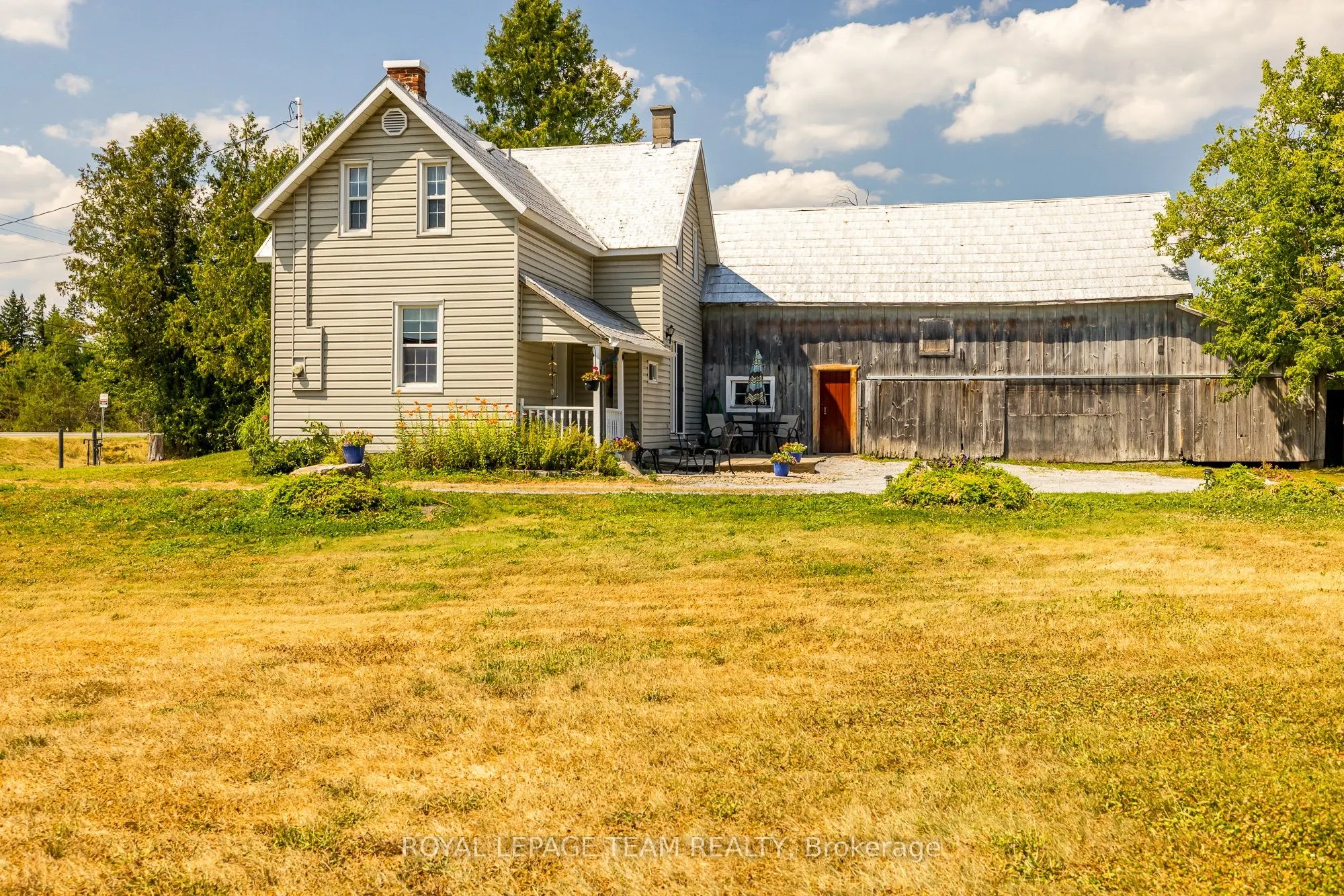 2106 Dunrobin Road