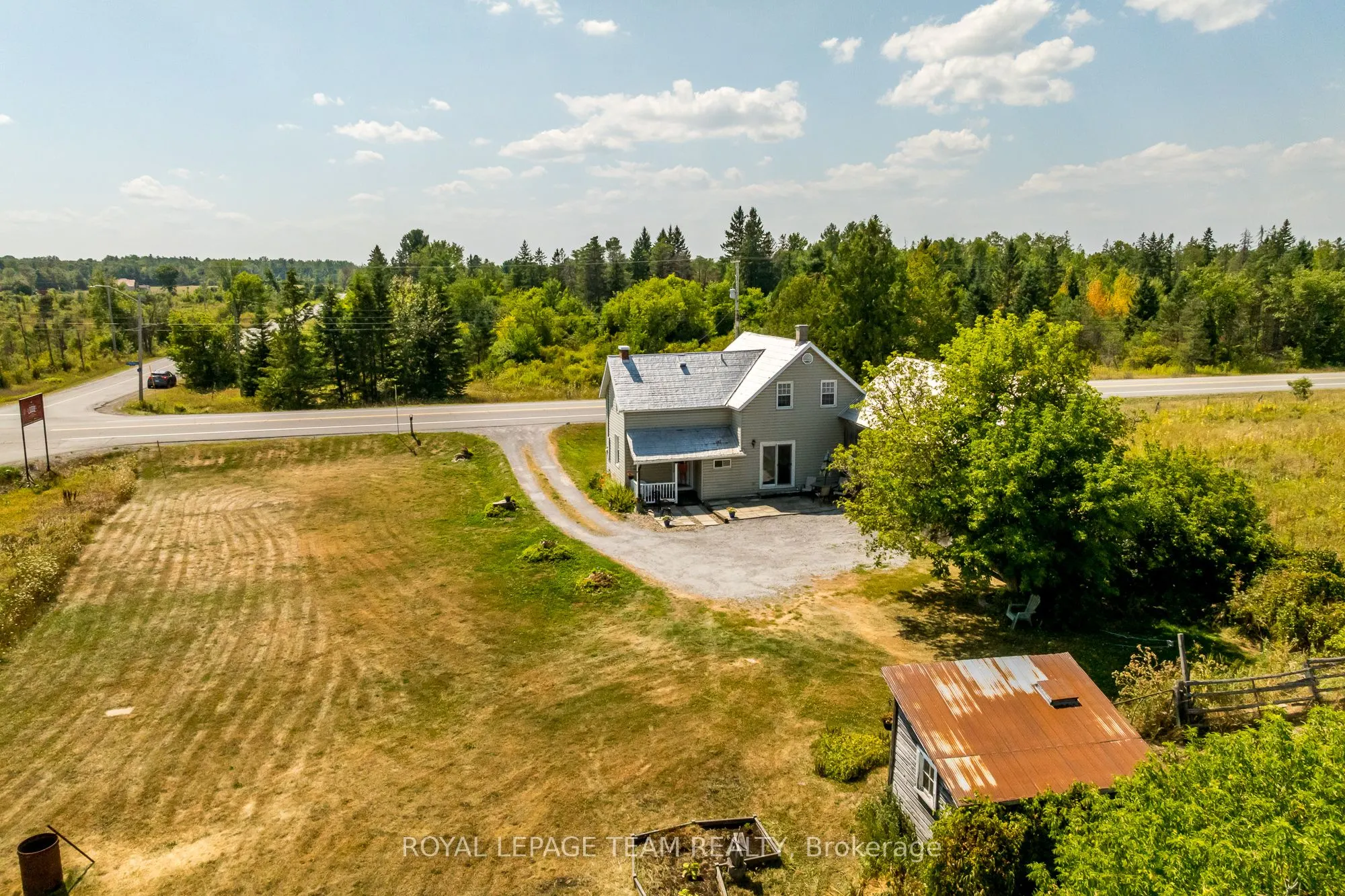 2106 Dunrobin Road