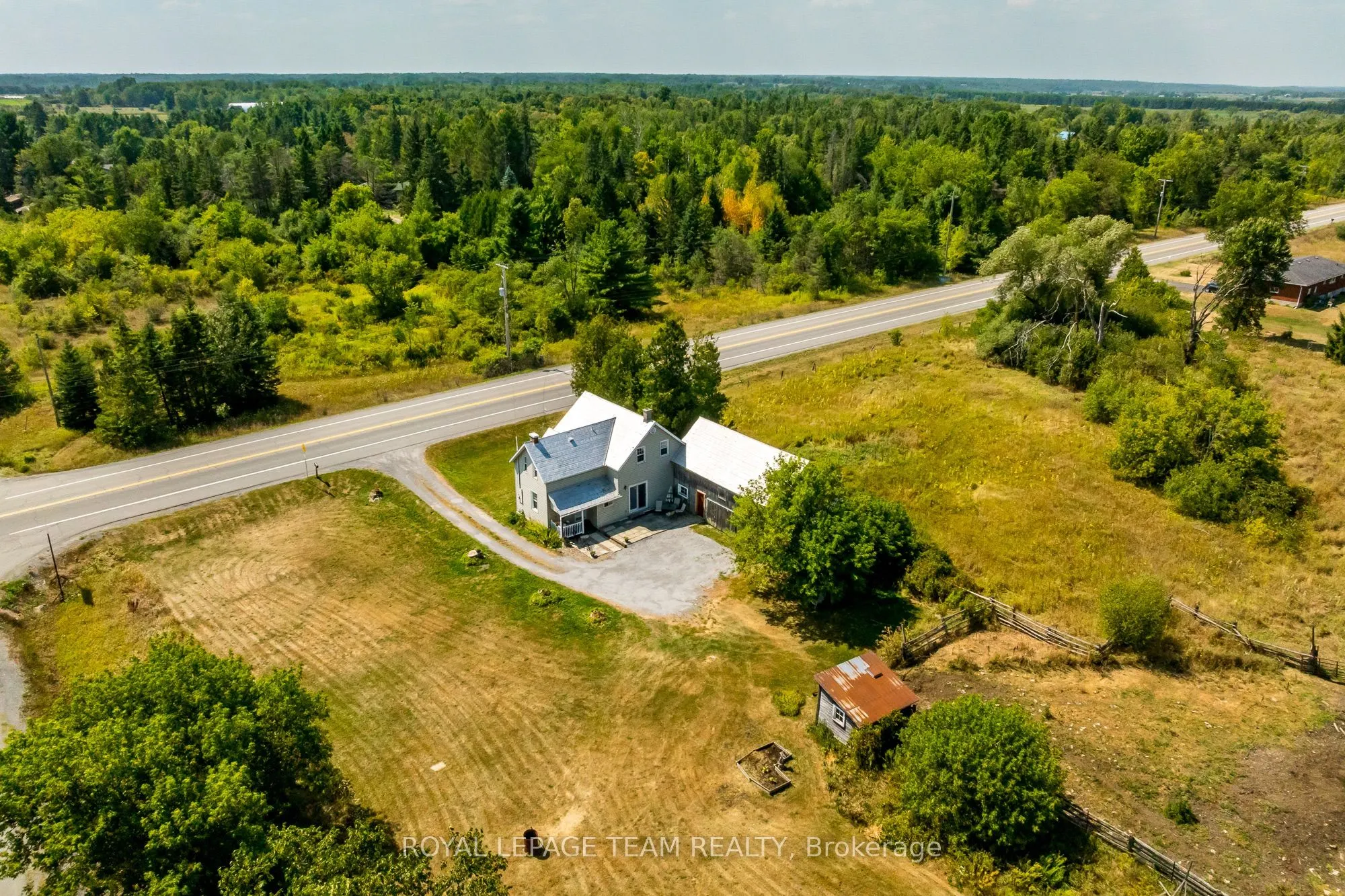 2106 Dunrobin Road