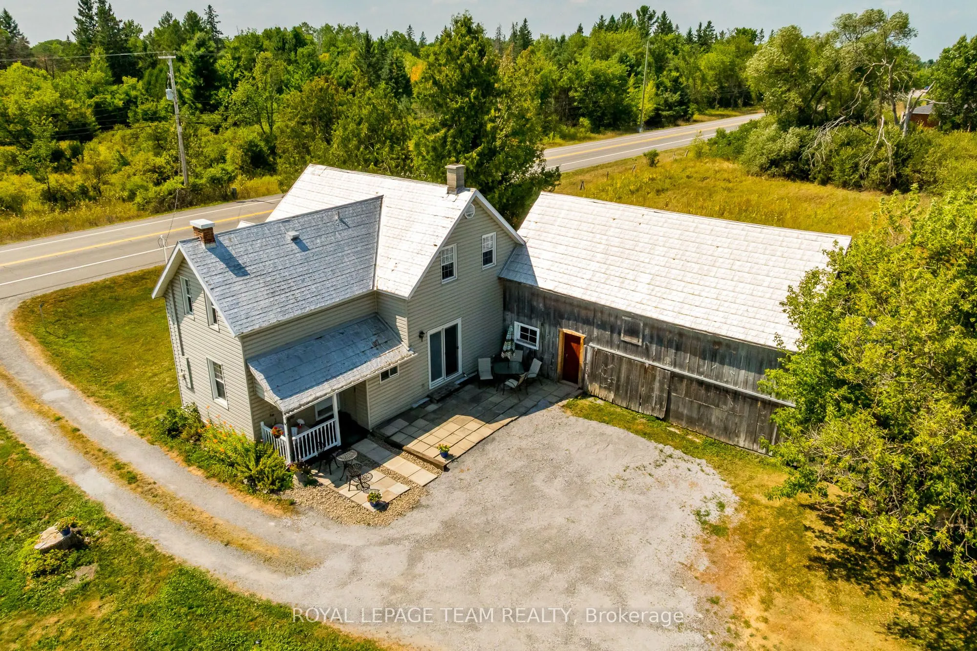 2106 Dunrobin Road