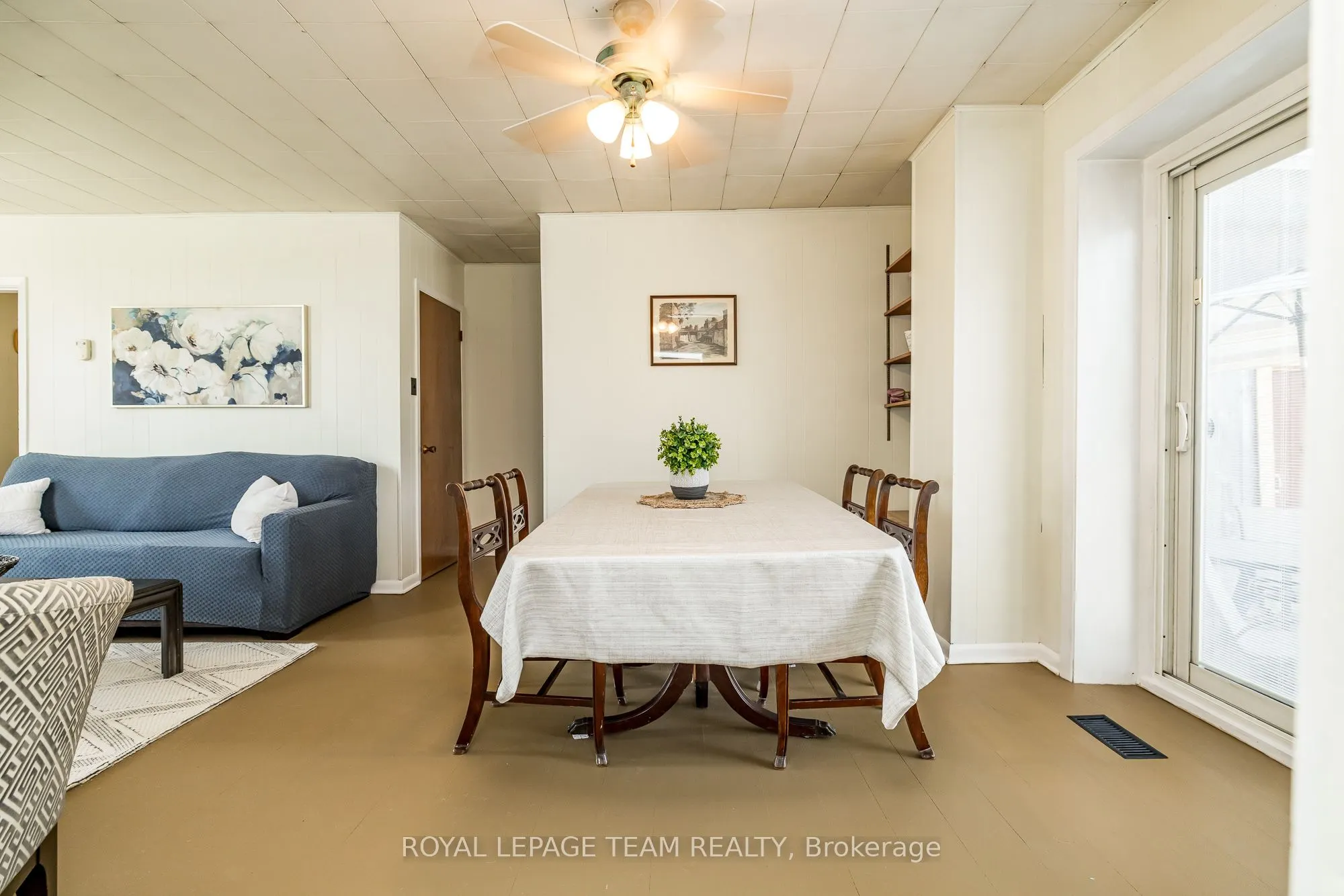 2106 Dunrobin Road