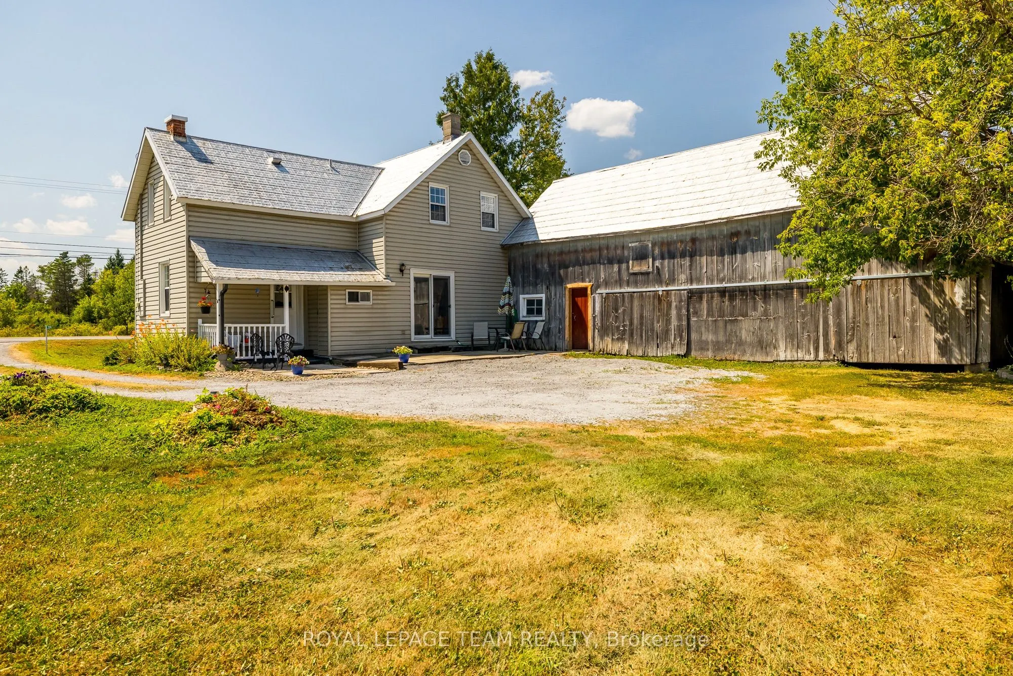 2106 Dunrobin Road