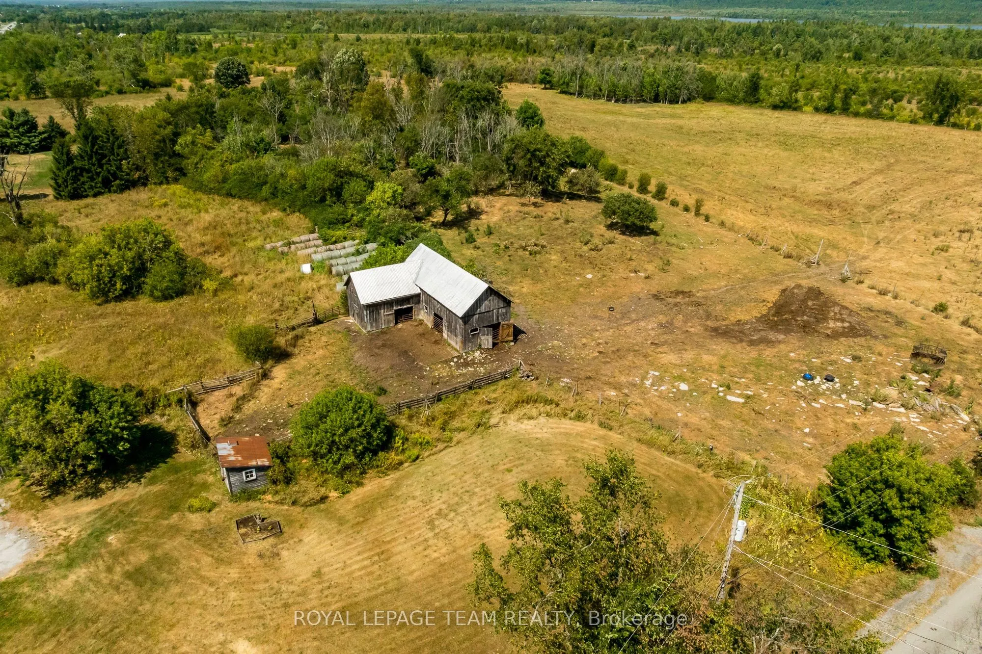 2106 Dunrobin Road