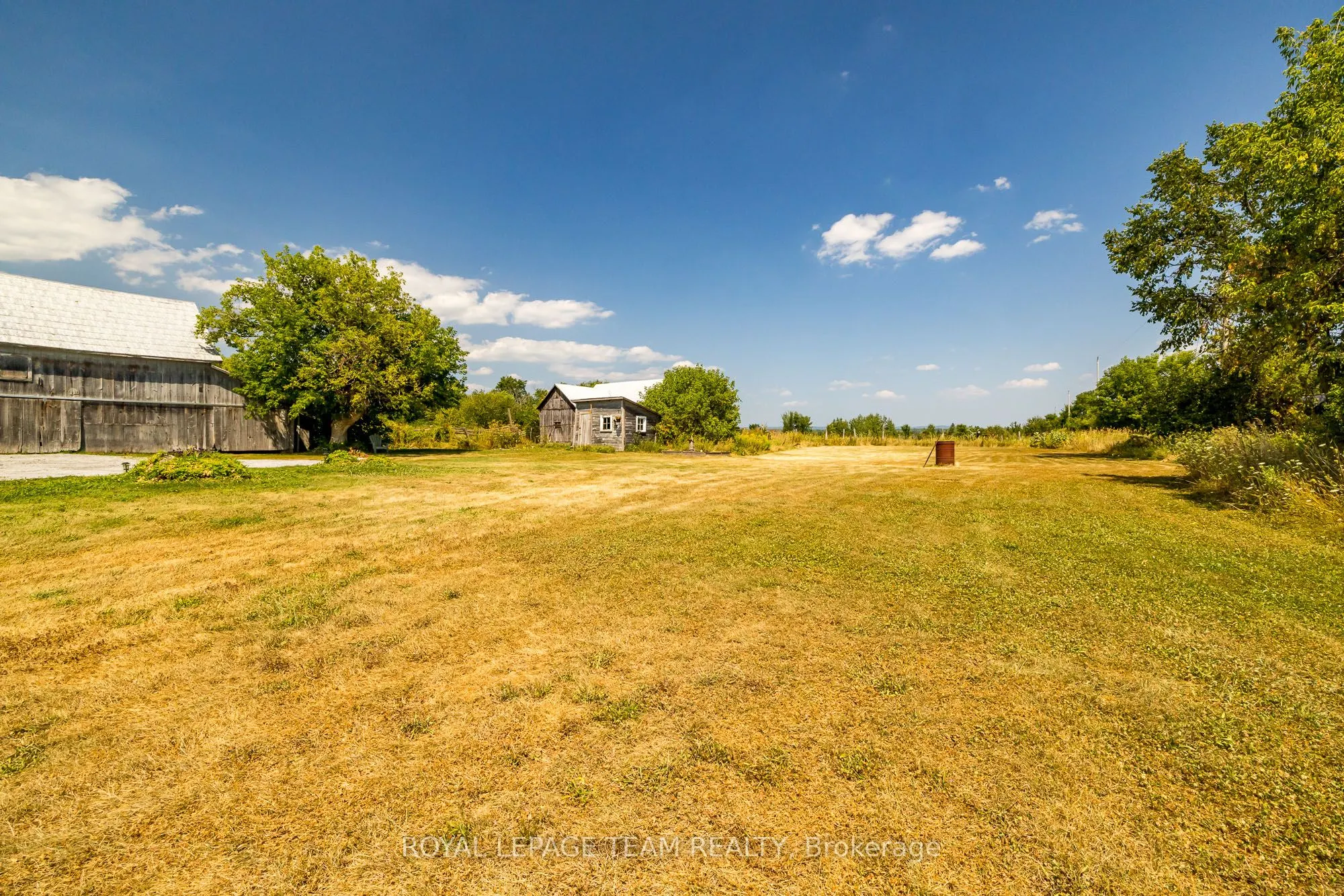 2106 Dunrobin Road