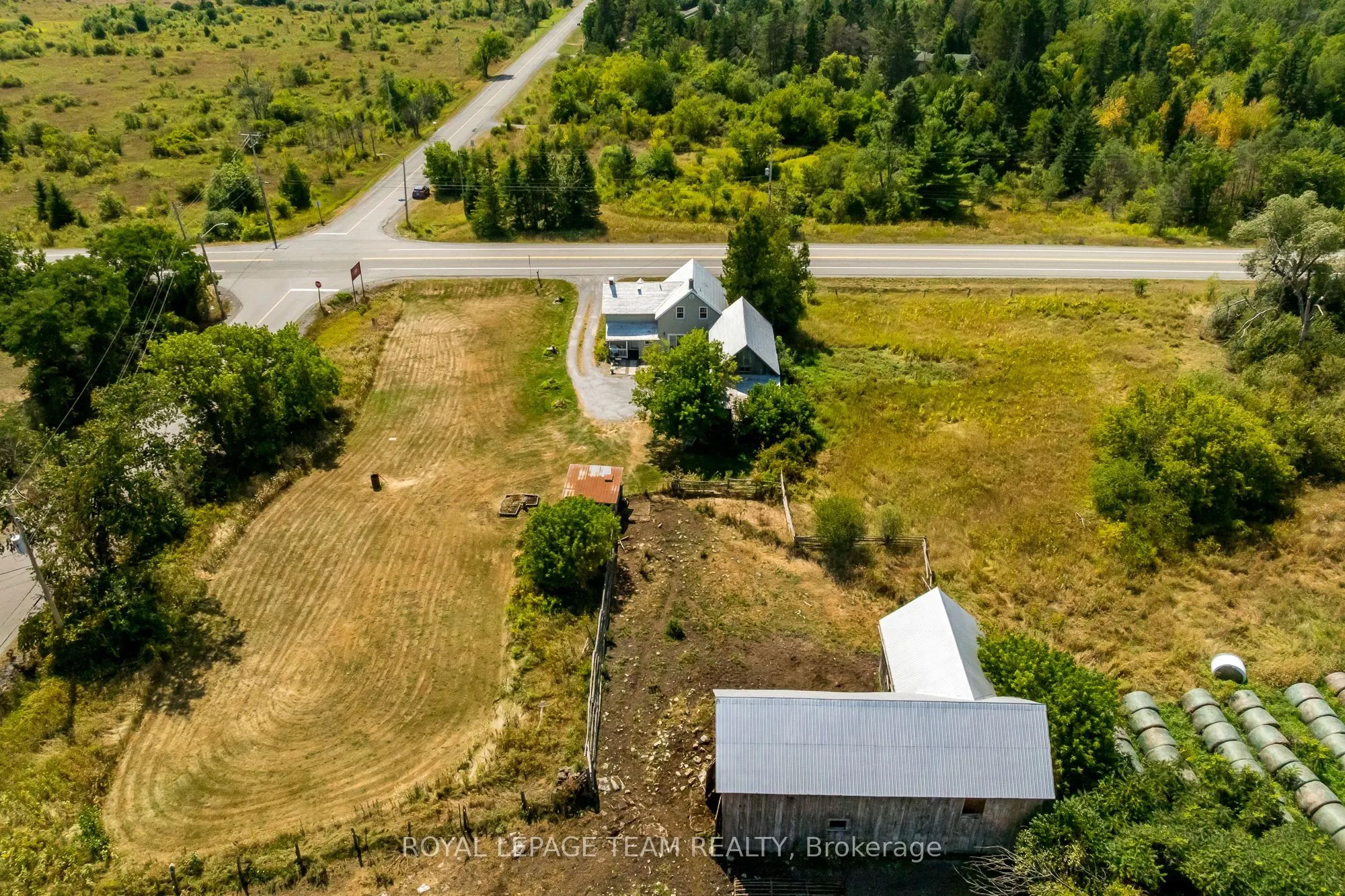 2106 Dunrobin Road