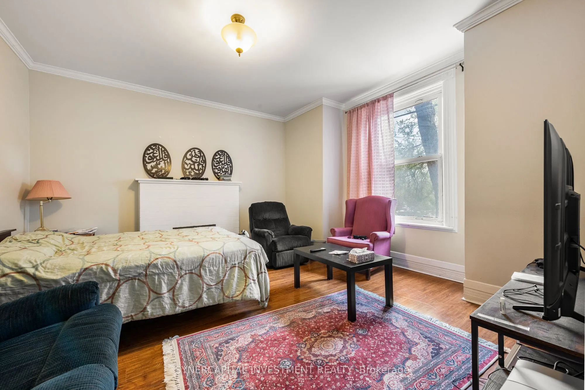 323 Catherine Street W