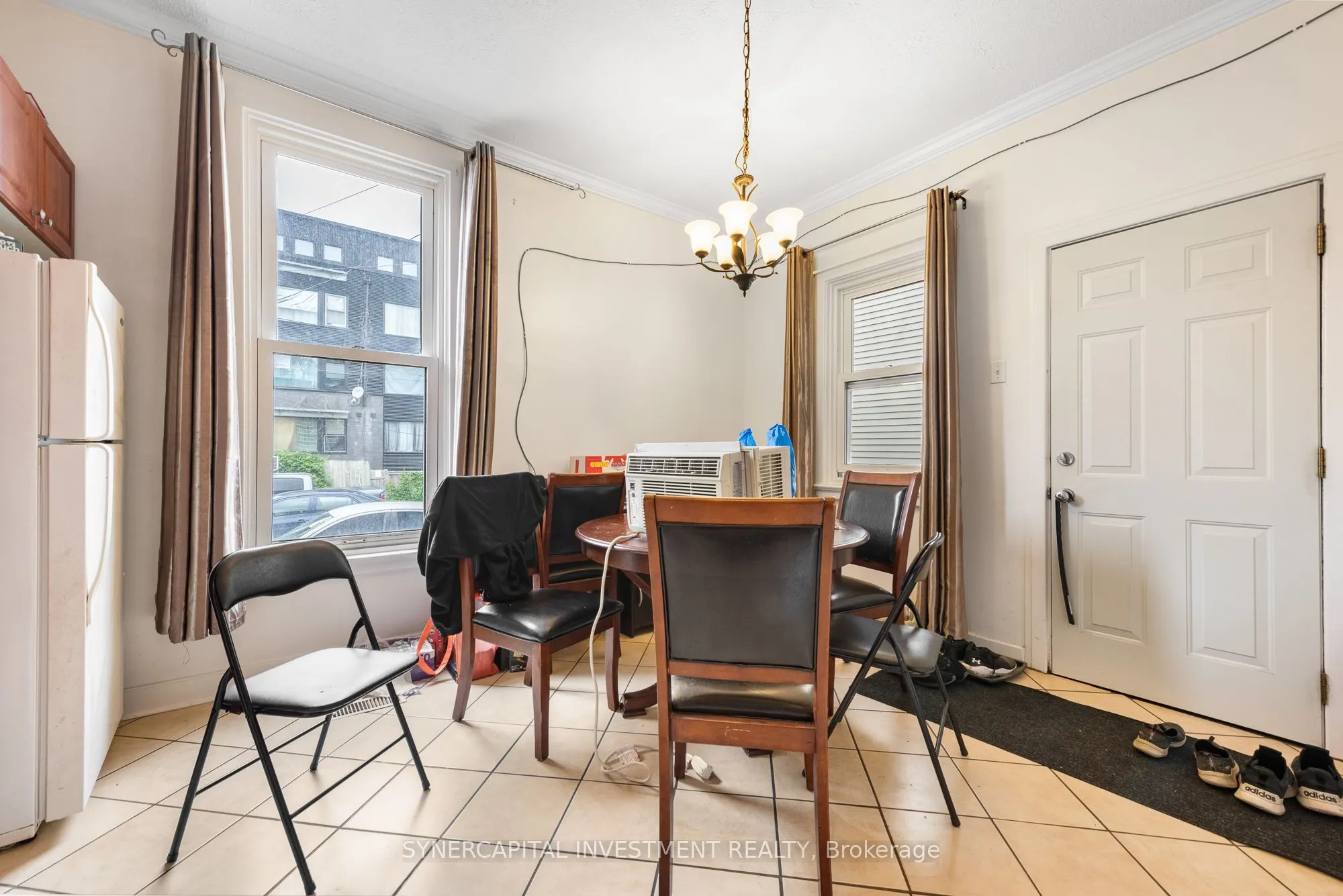 323 Catherine Street W
