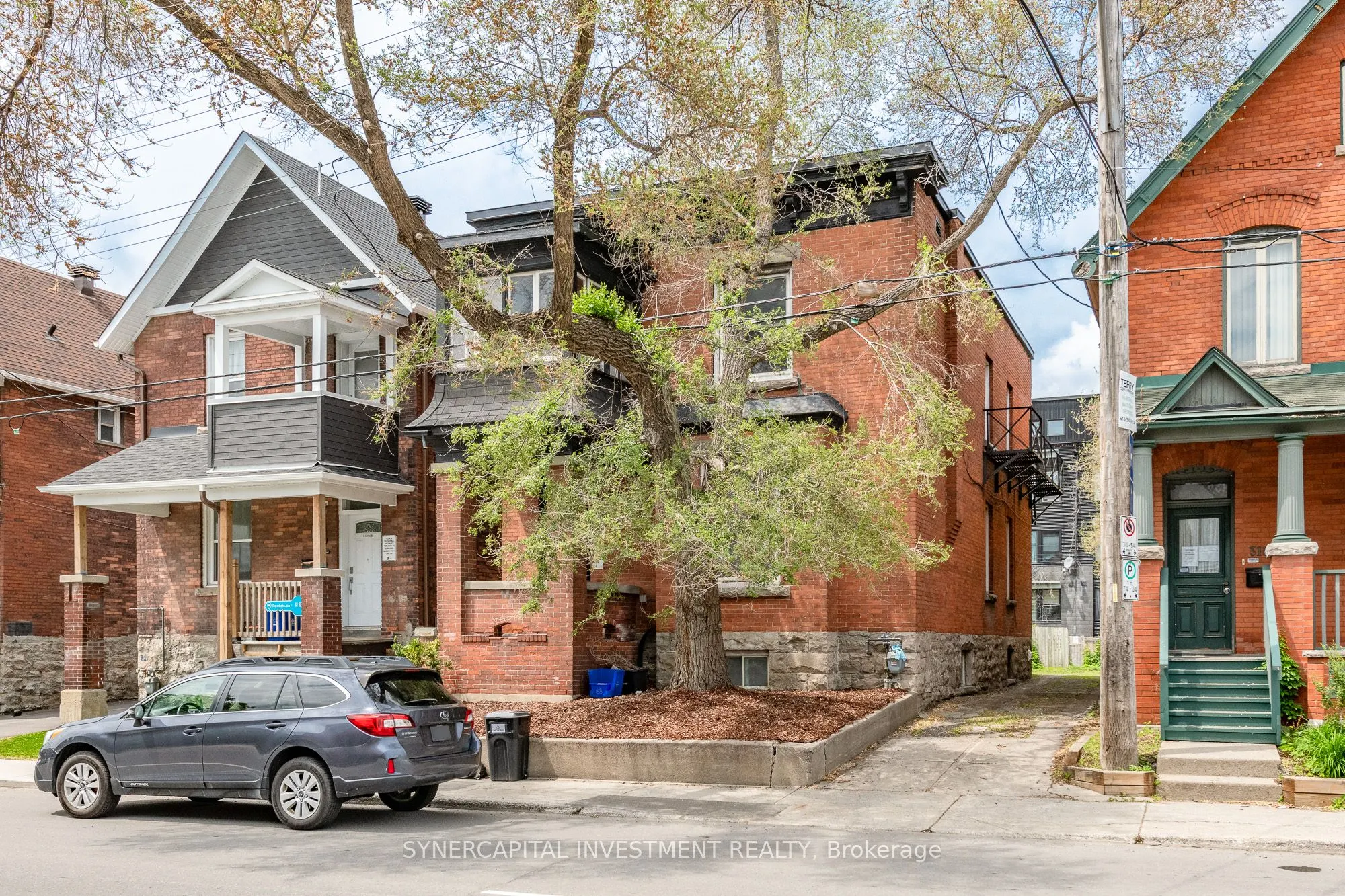 323 Catherine Street W