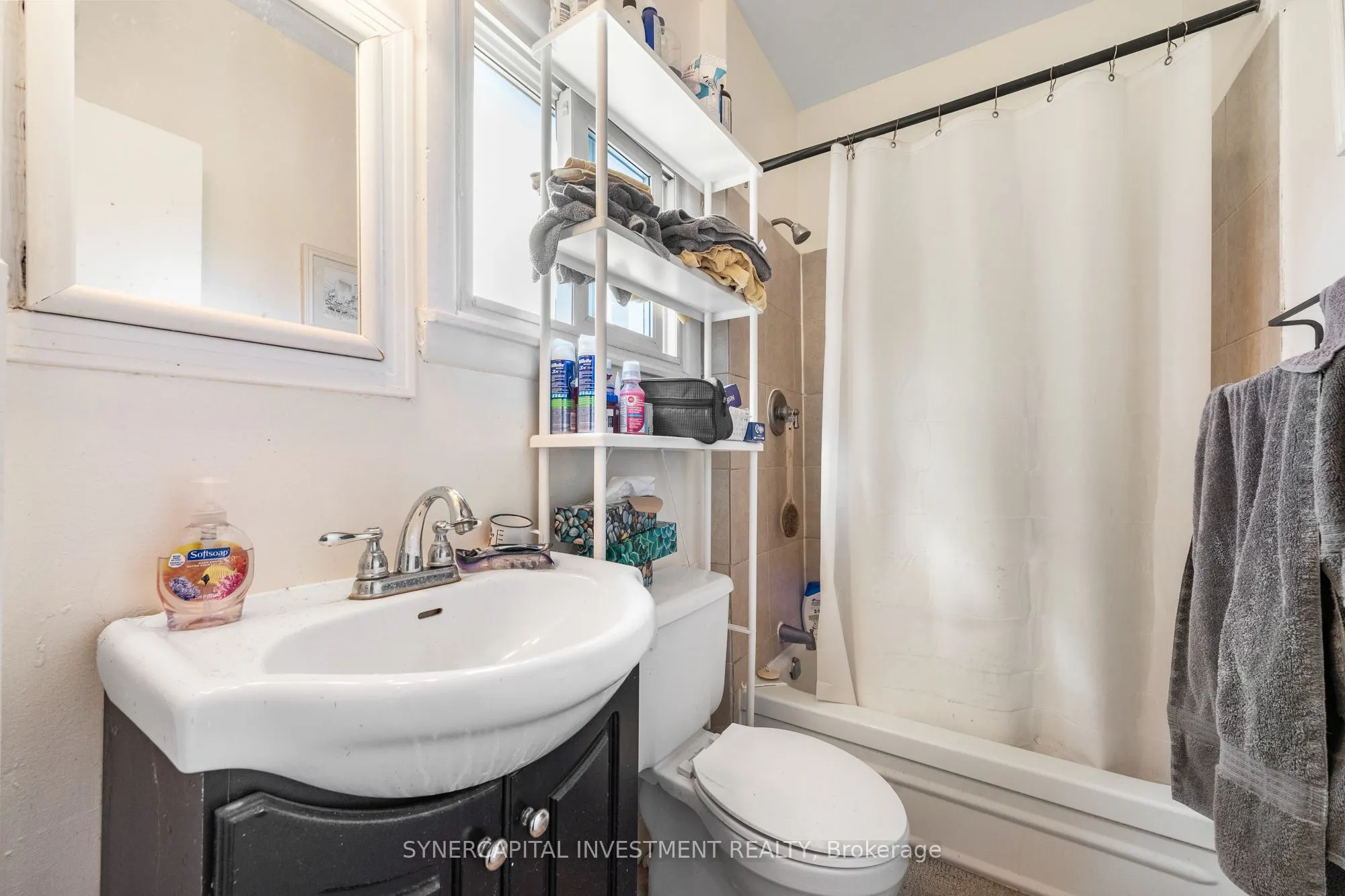 323 Catherine Street W