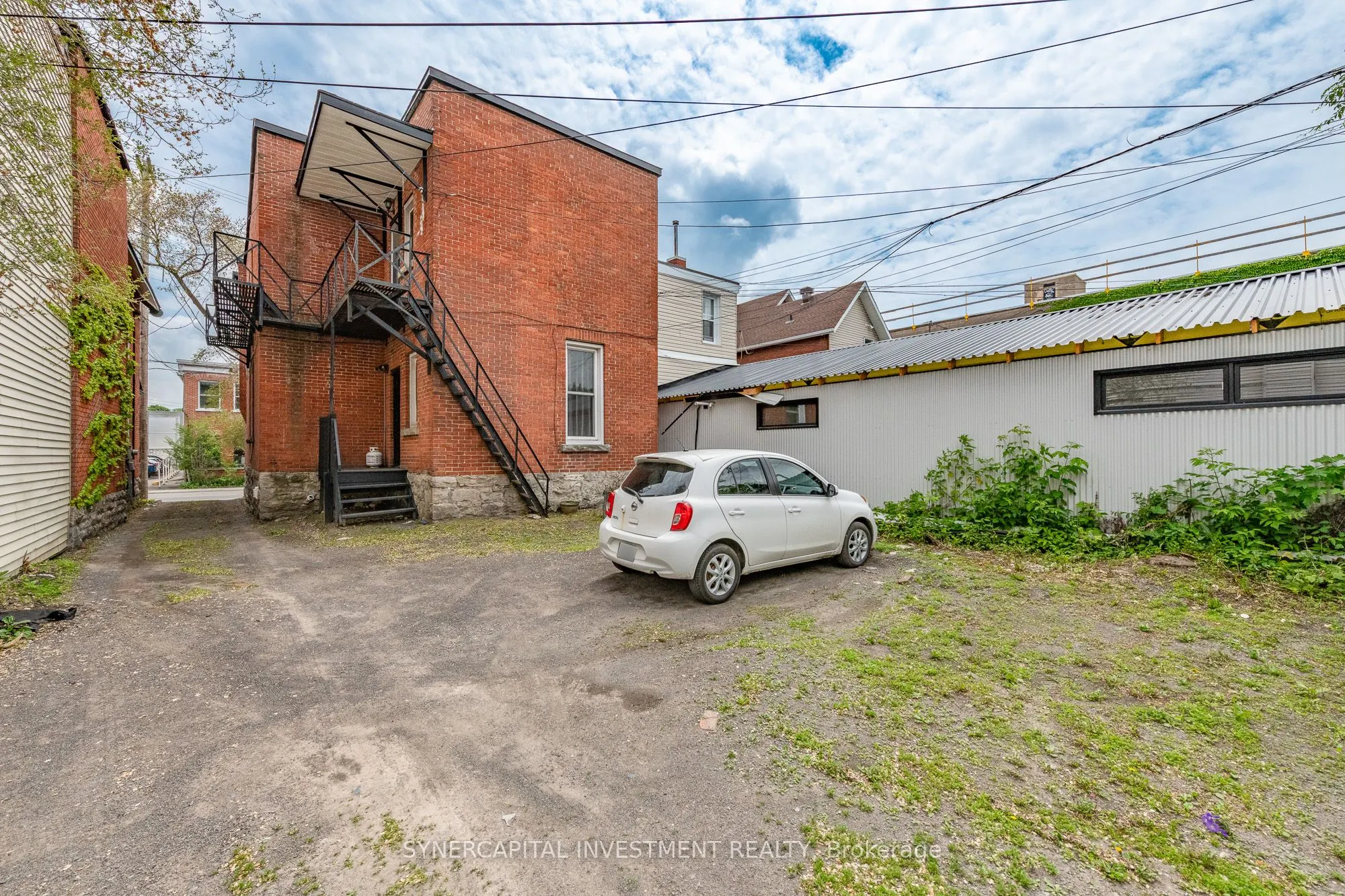 323 Catherine Street W