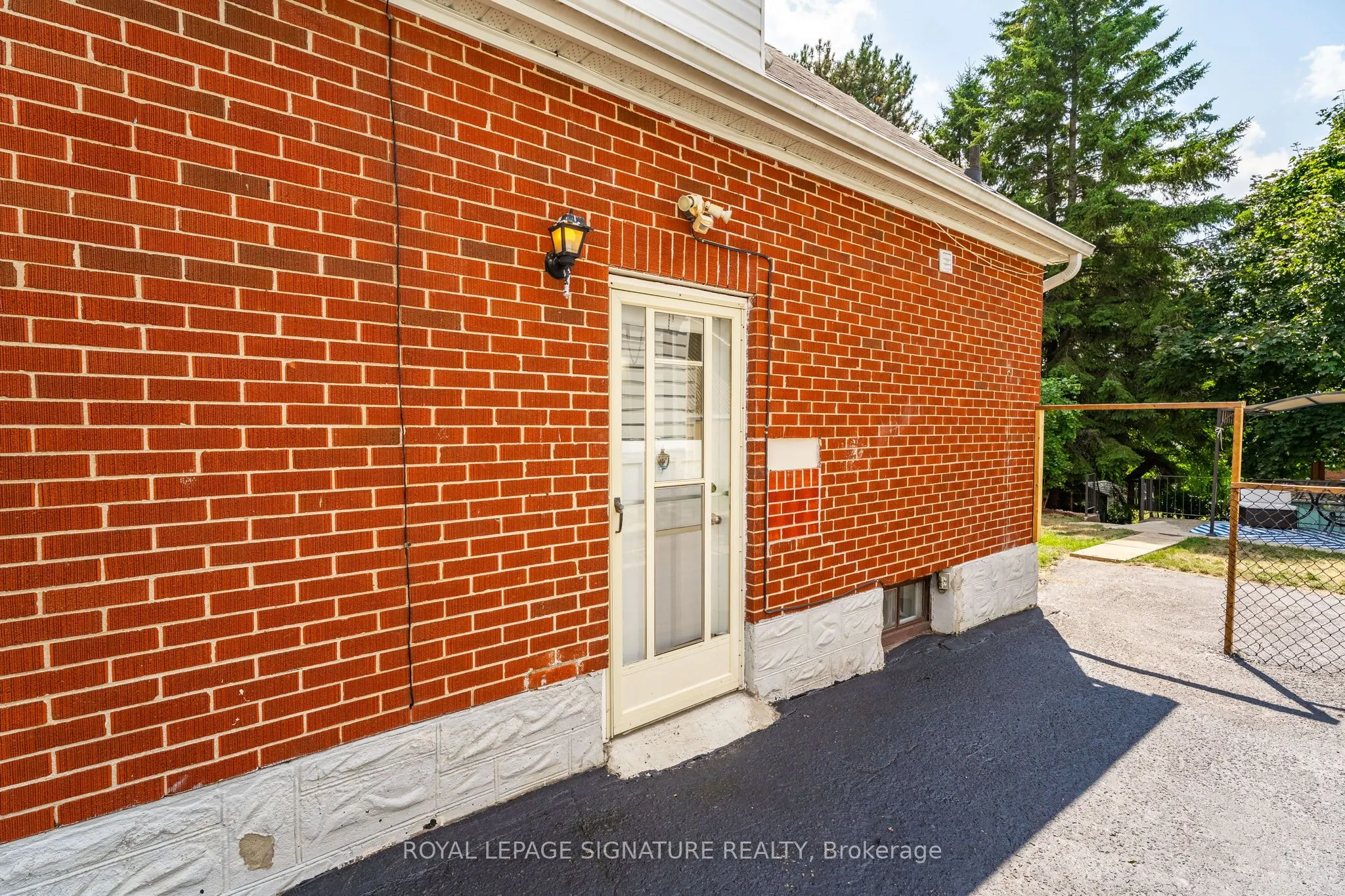 115 Lancaster Street W