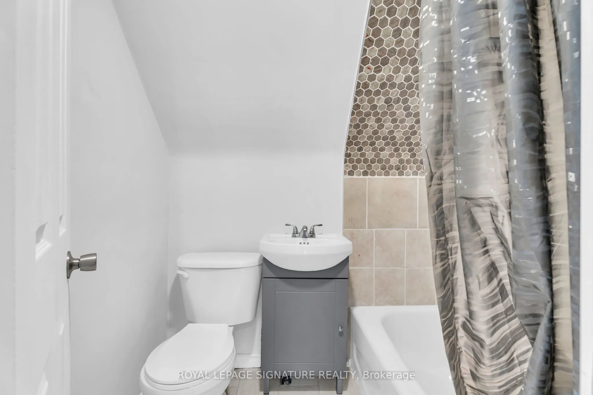 115 Lancaster Street W