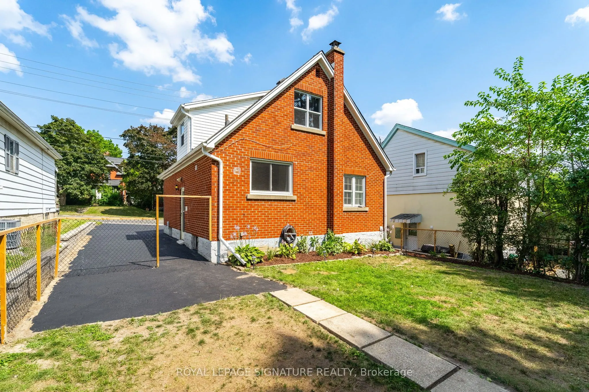115 Lancaster Street W