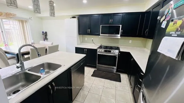 32 CLEGHORN Drive