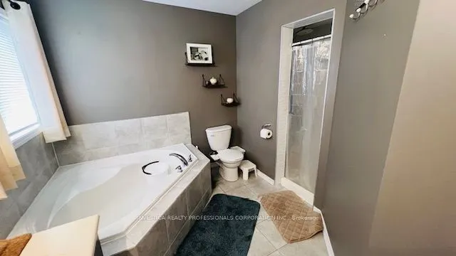 32 CLEGHORN Drive