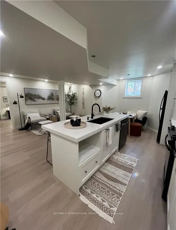 115 Avanti Crescent