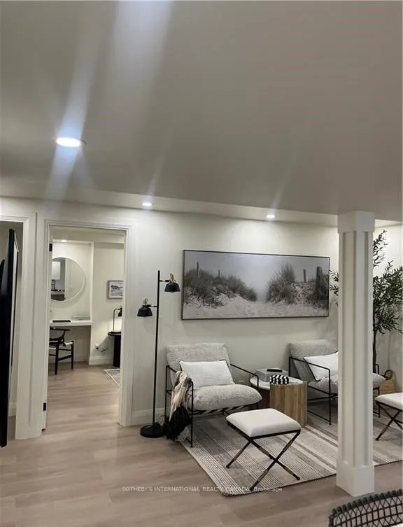 115 Avanti Crescent