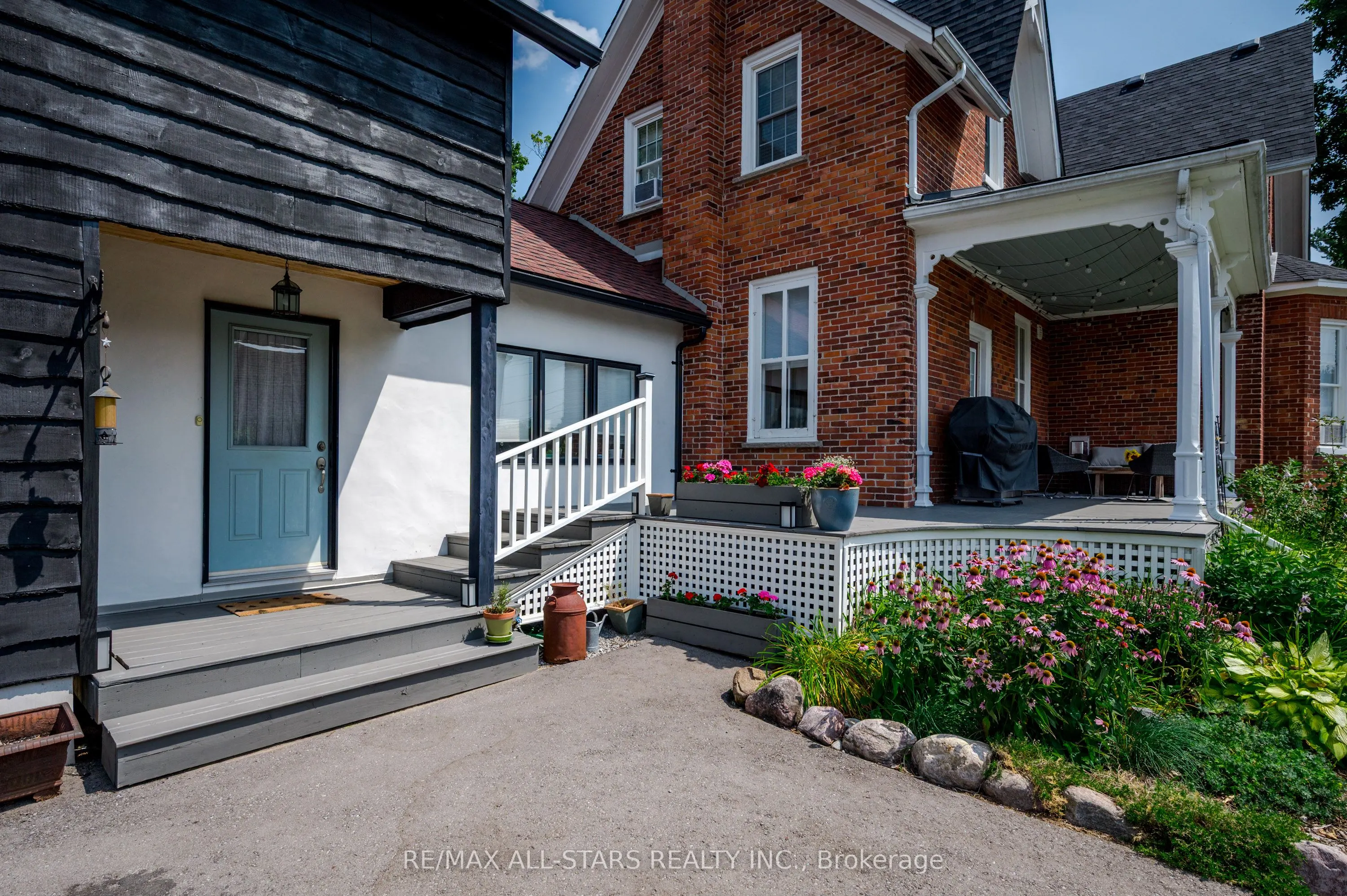 98 King Street E