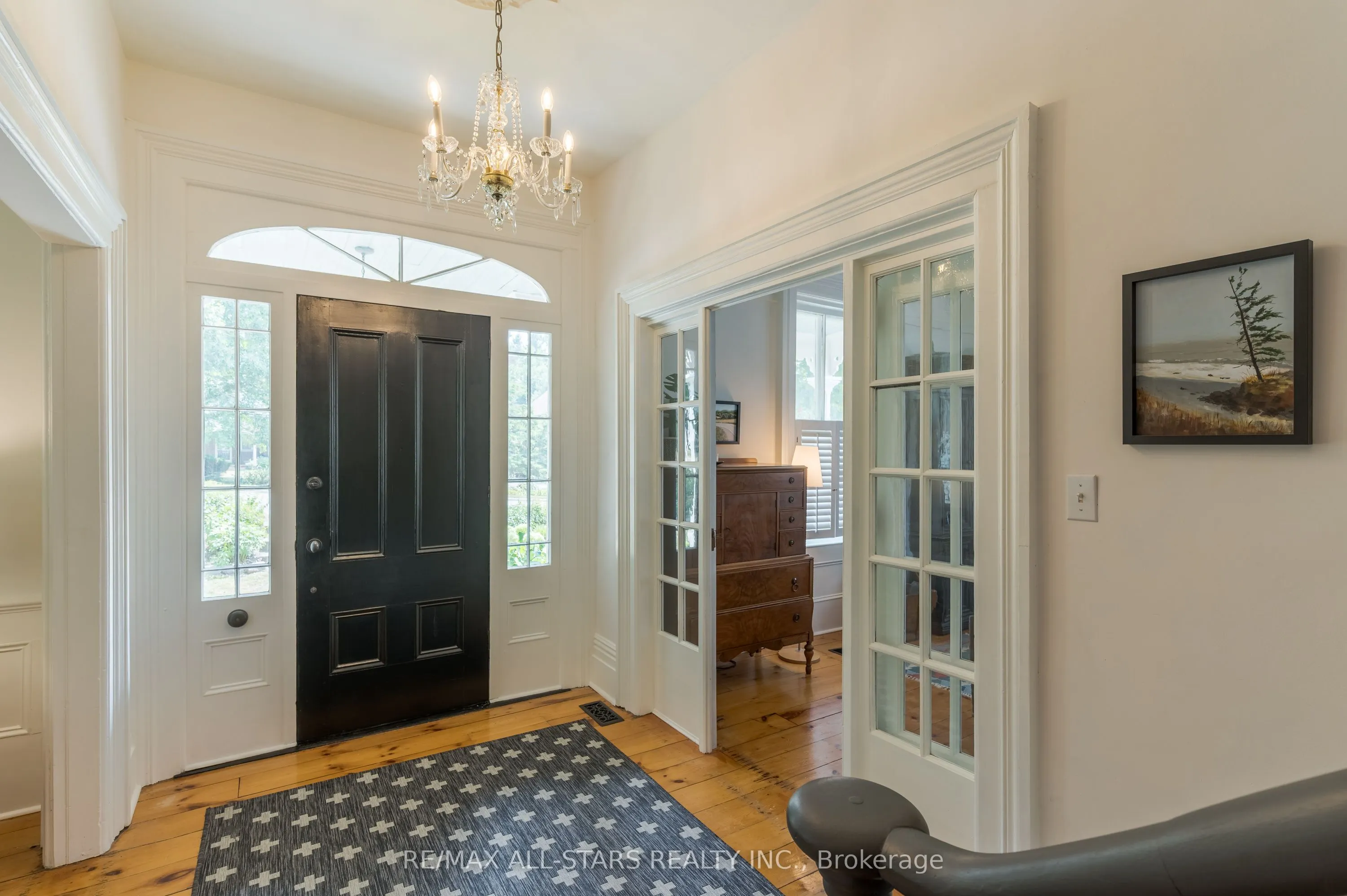 98 King Street E