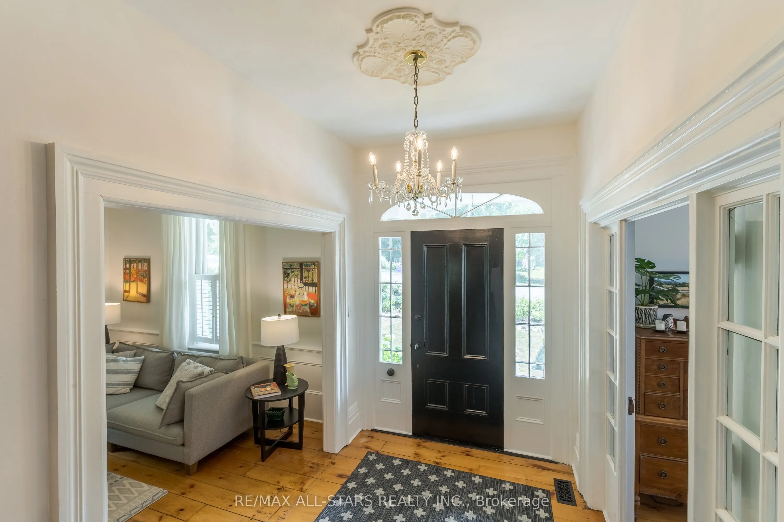 98 King Street E