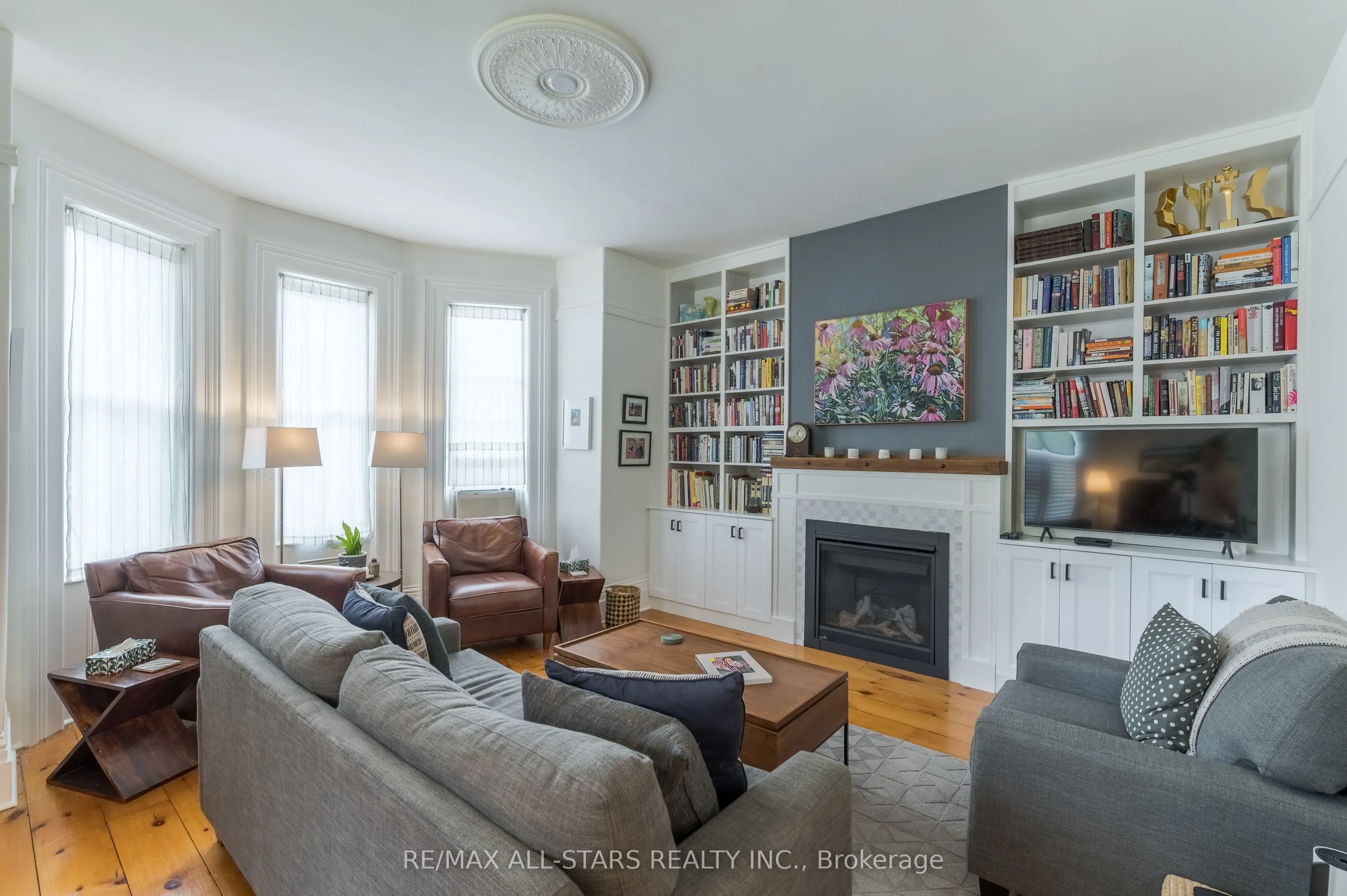 98 King Street E