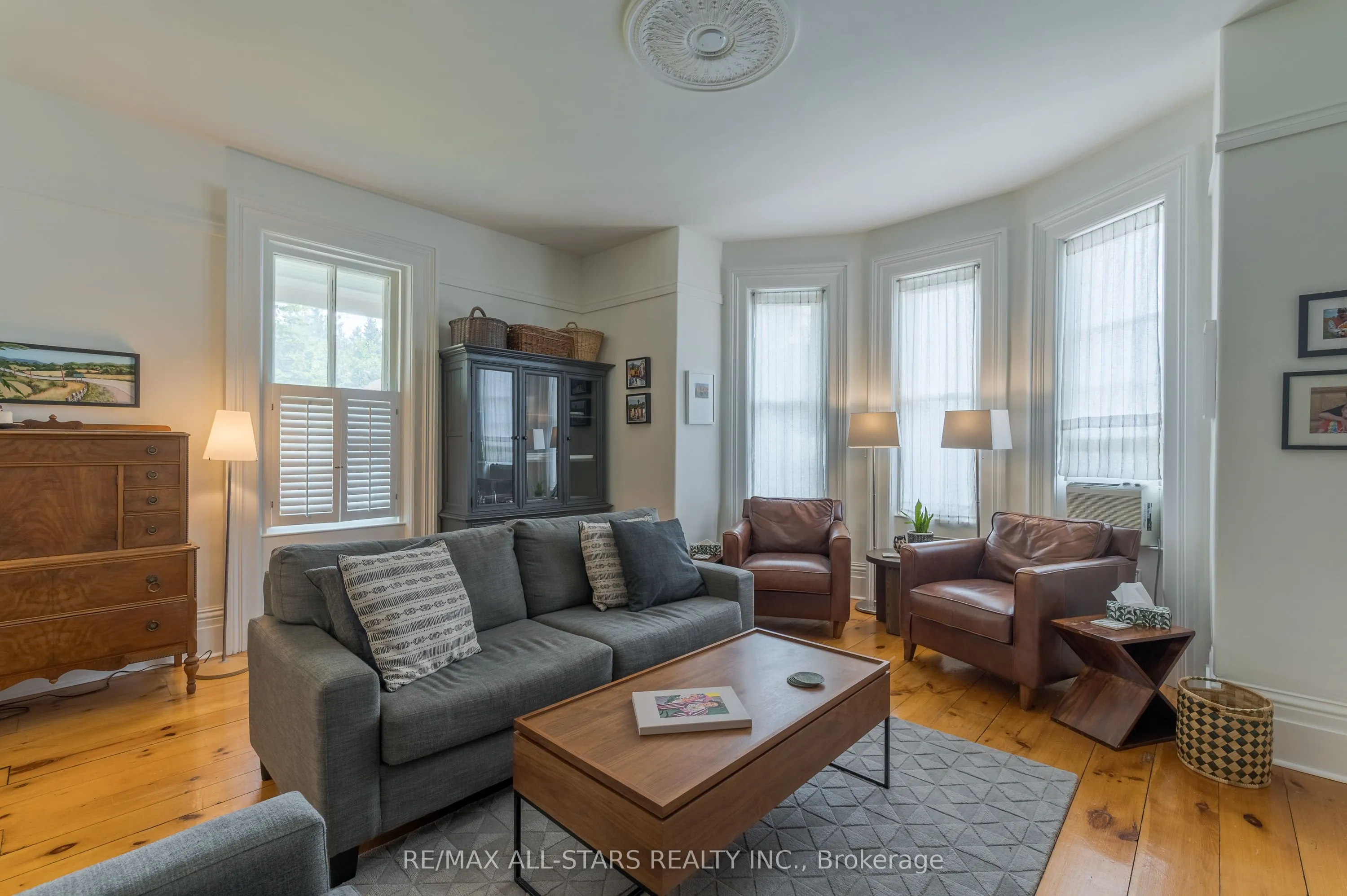 98 King Street E