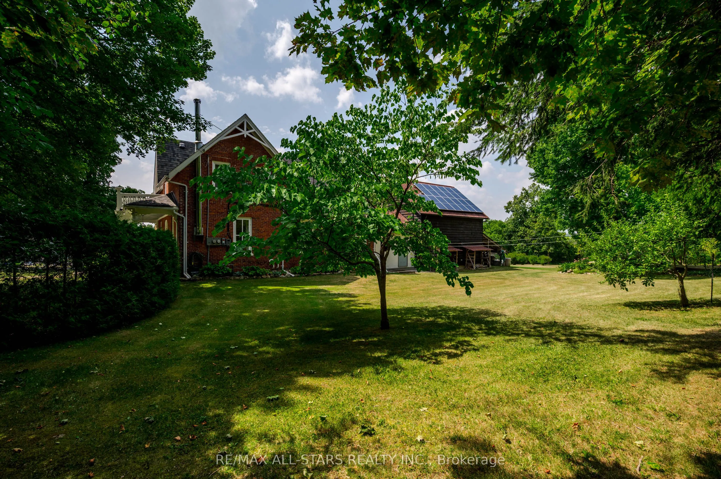 98 King Street E