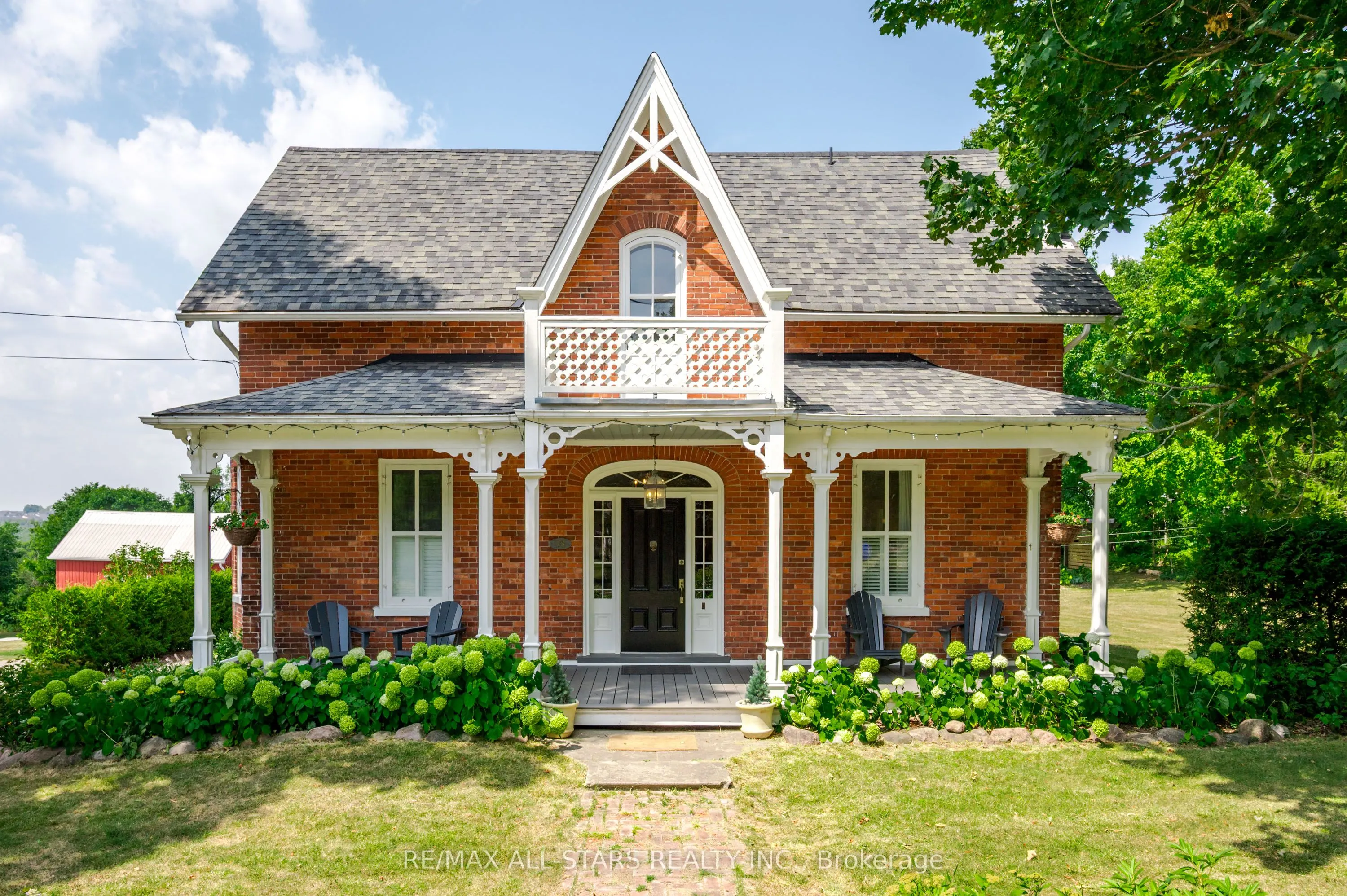 98 King Street E