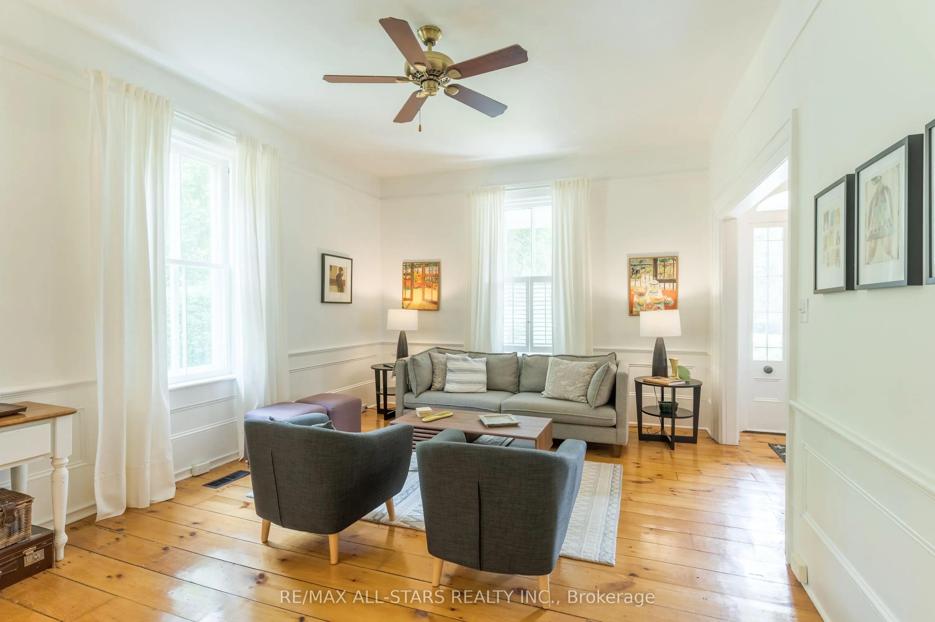 98 King Street E
