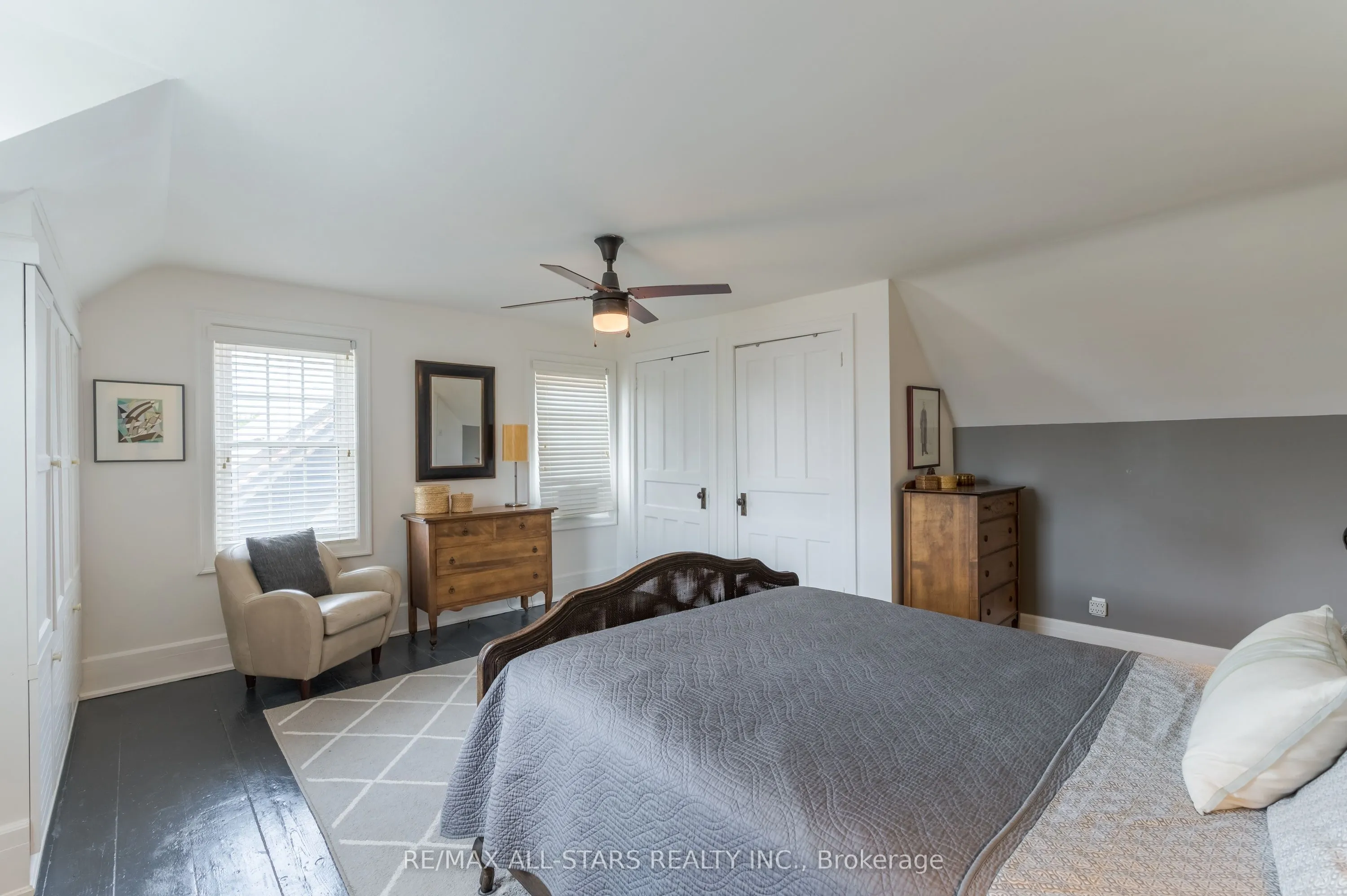98 King Street E