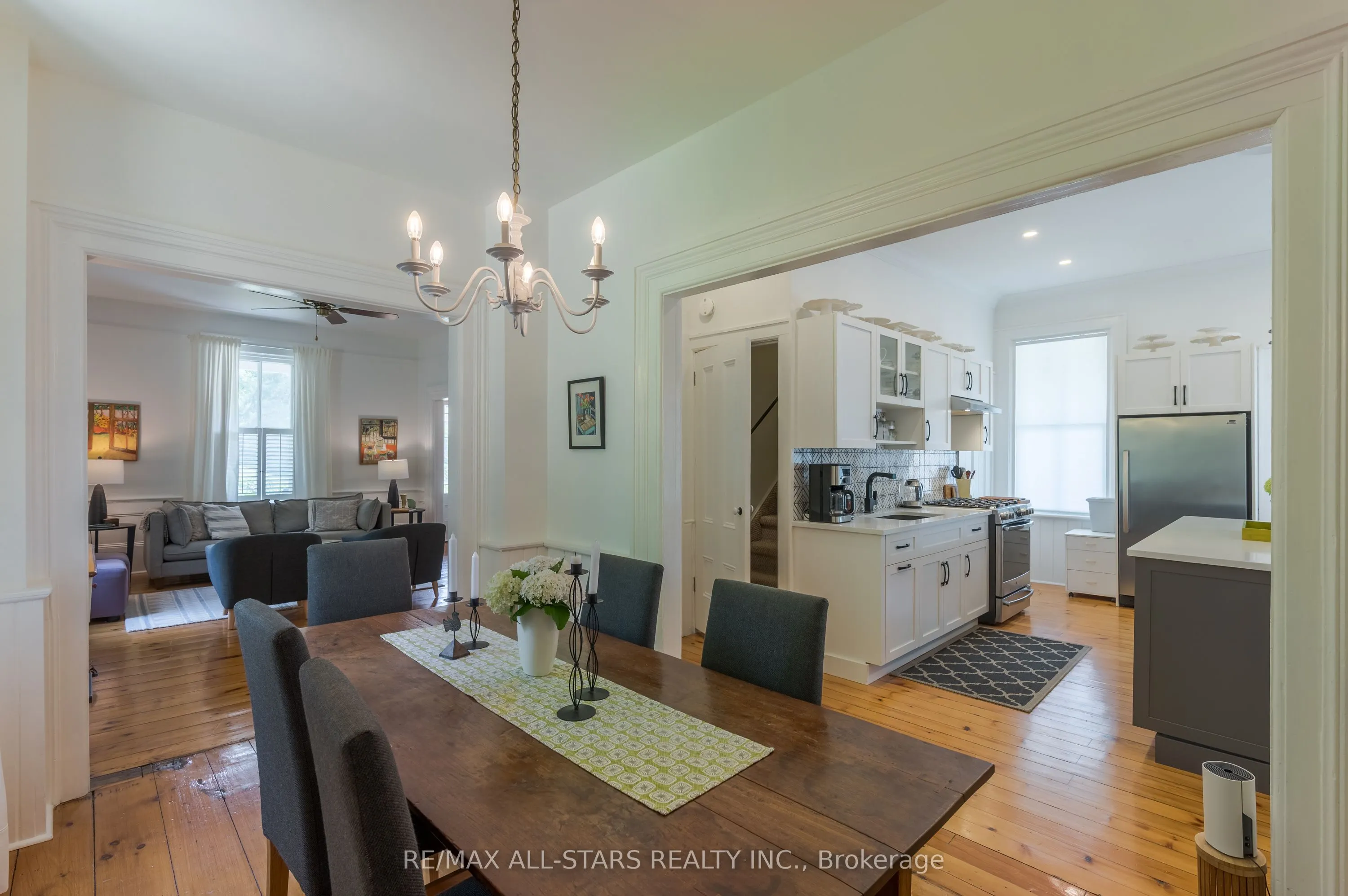 98 King Street E