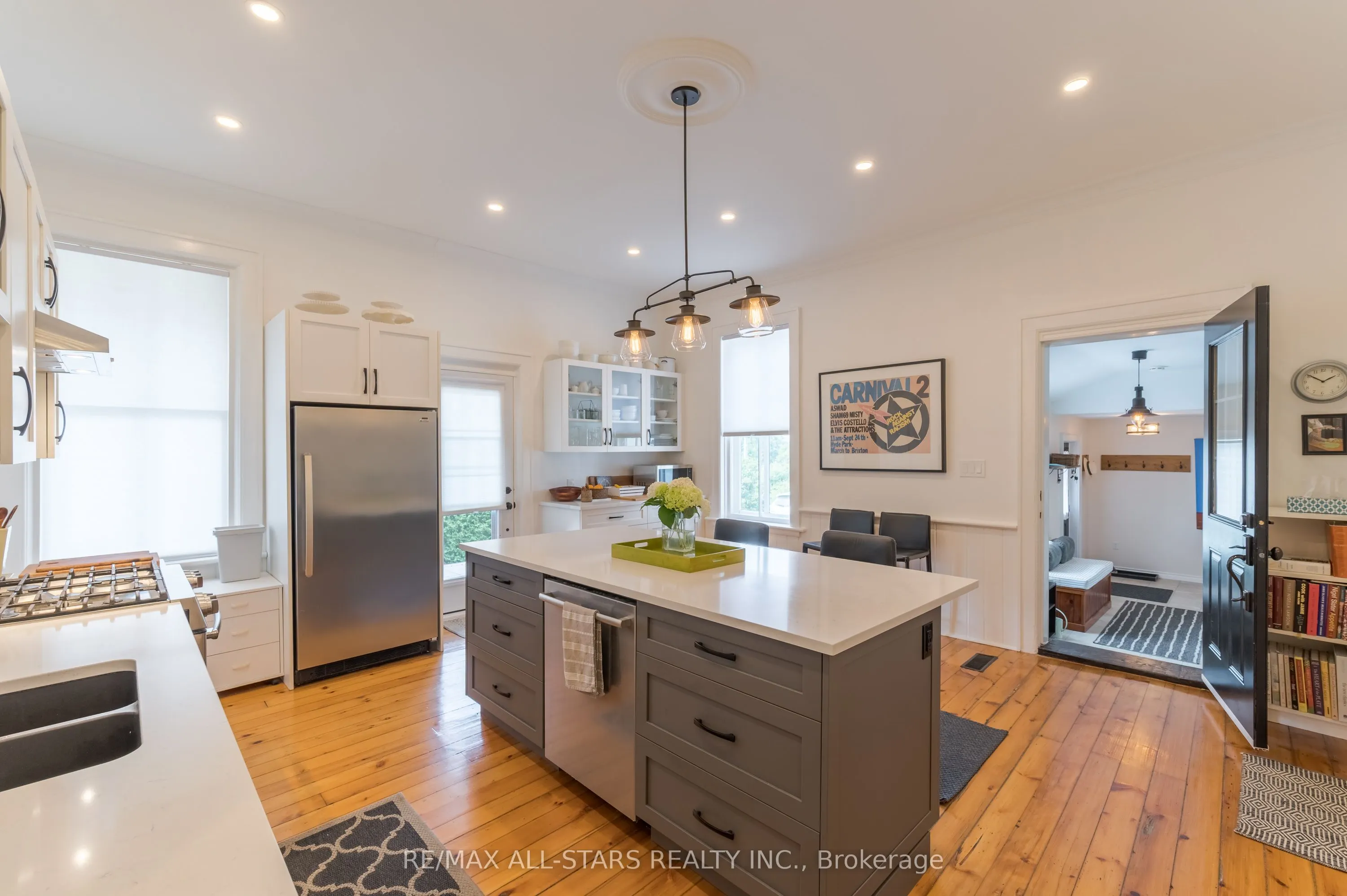 98 King Street E