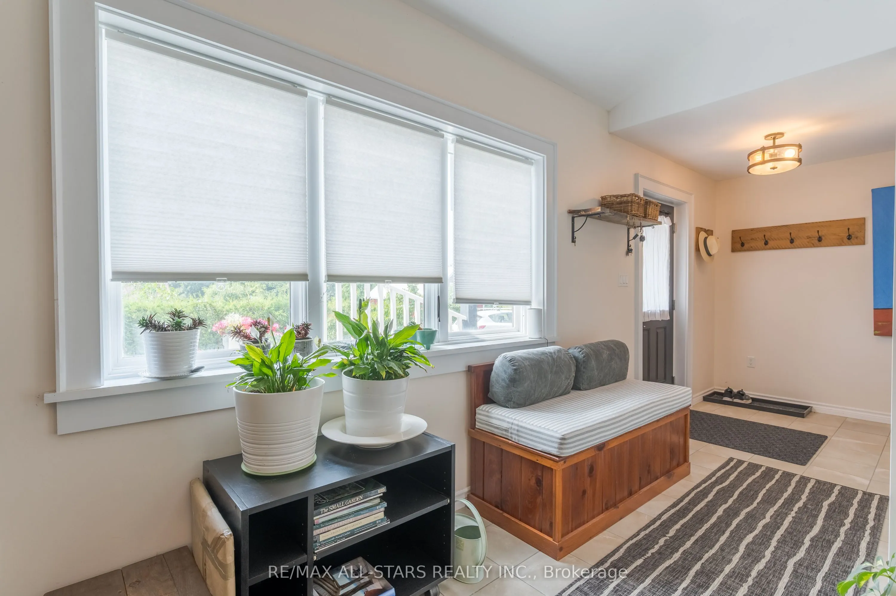 98 King Street E