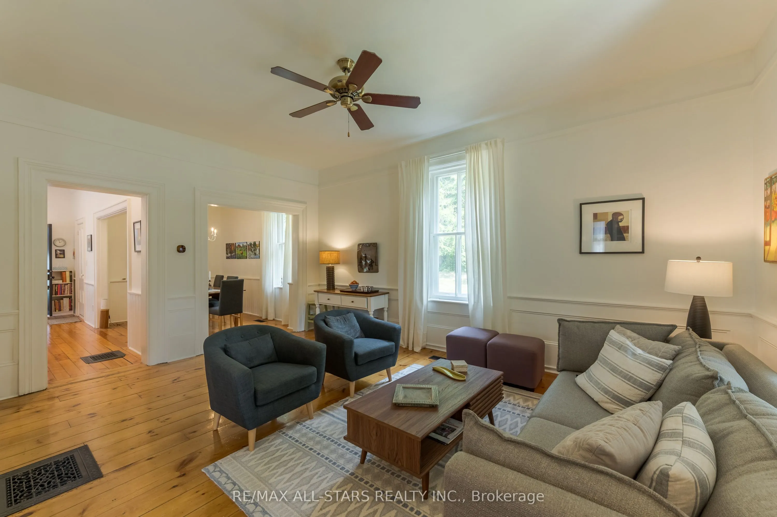 98 King Street E
