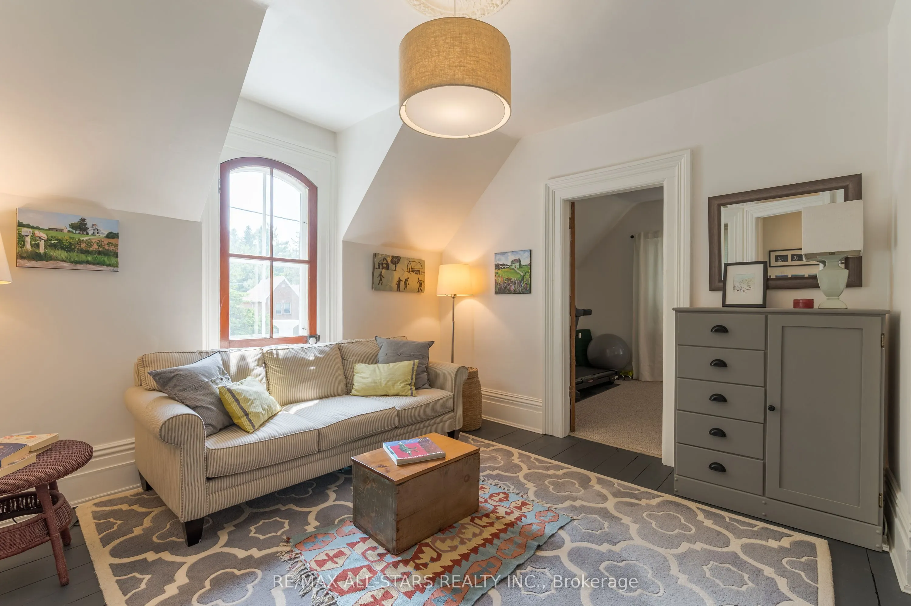 98 King Street E