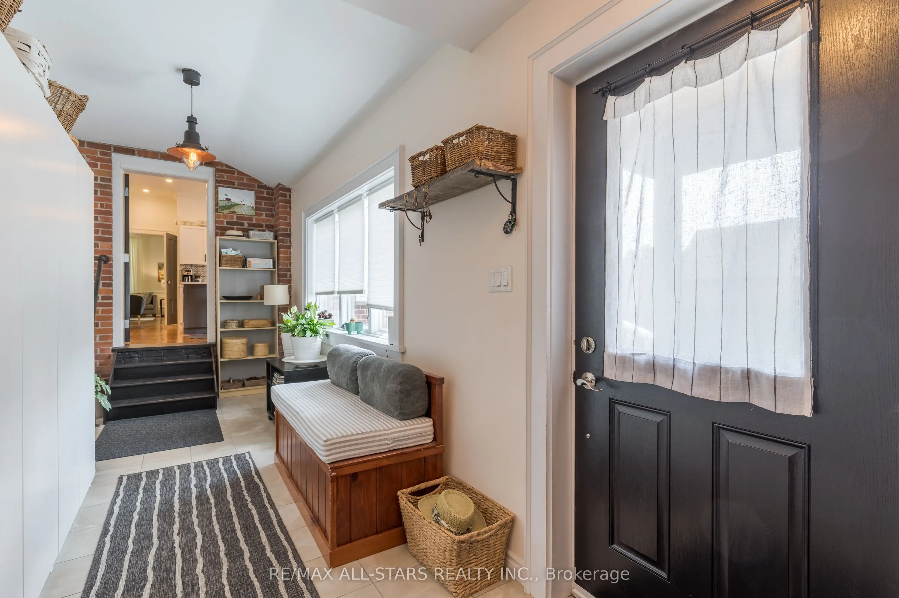 98 King Street E