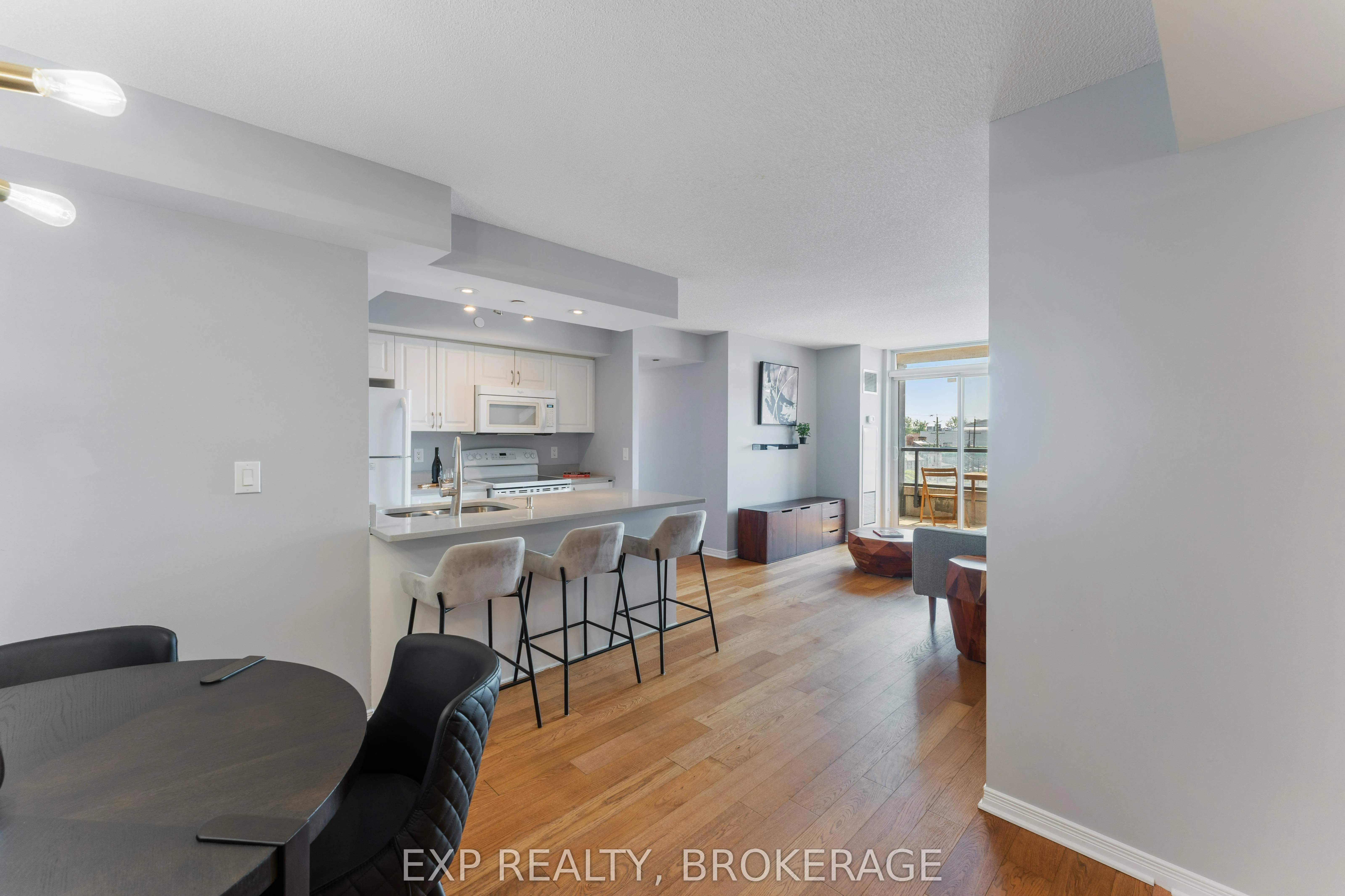 121 Queen Street, #306