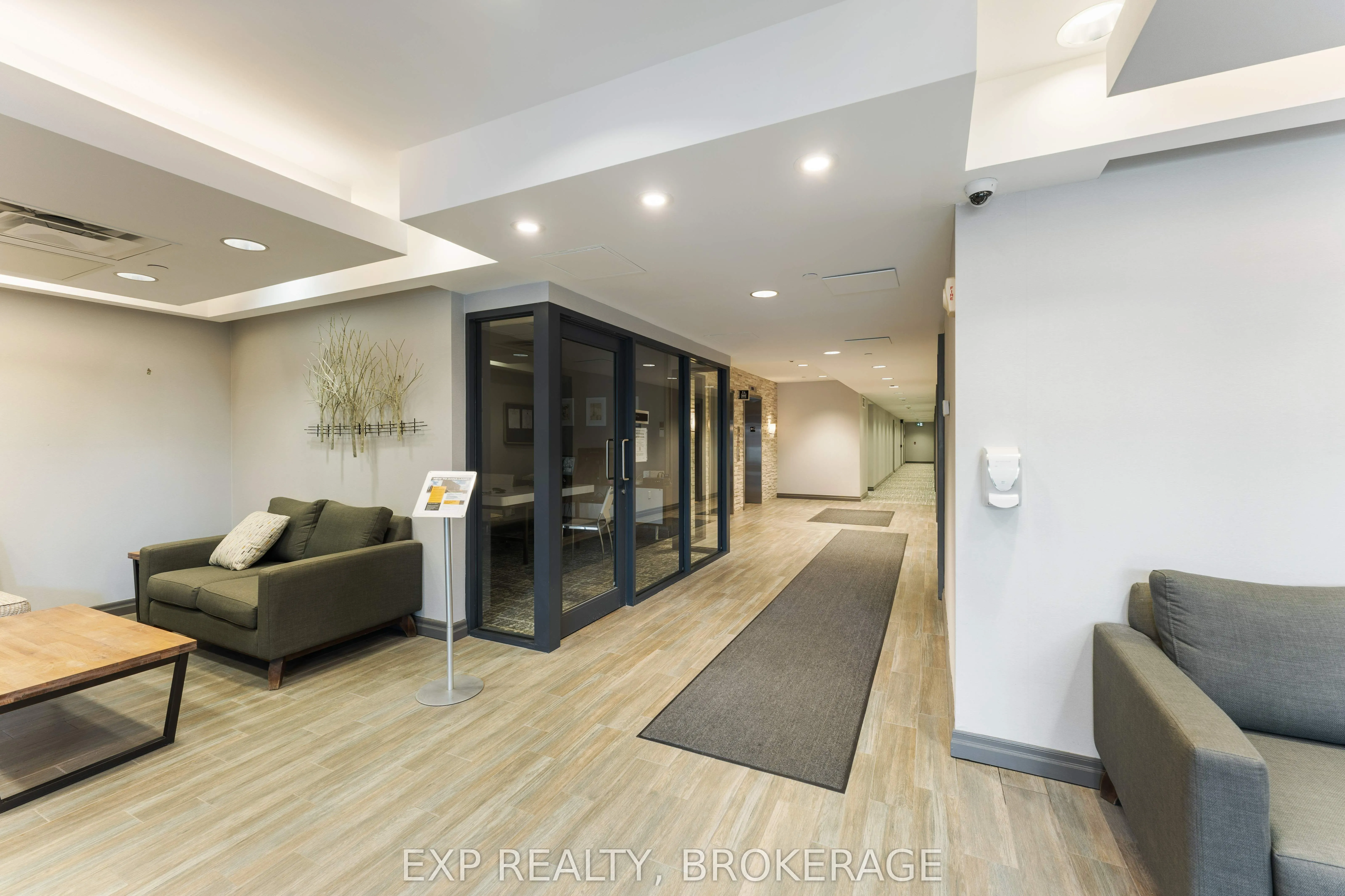 121 Queen Street, #306