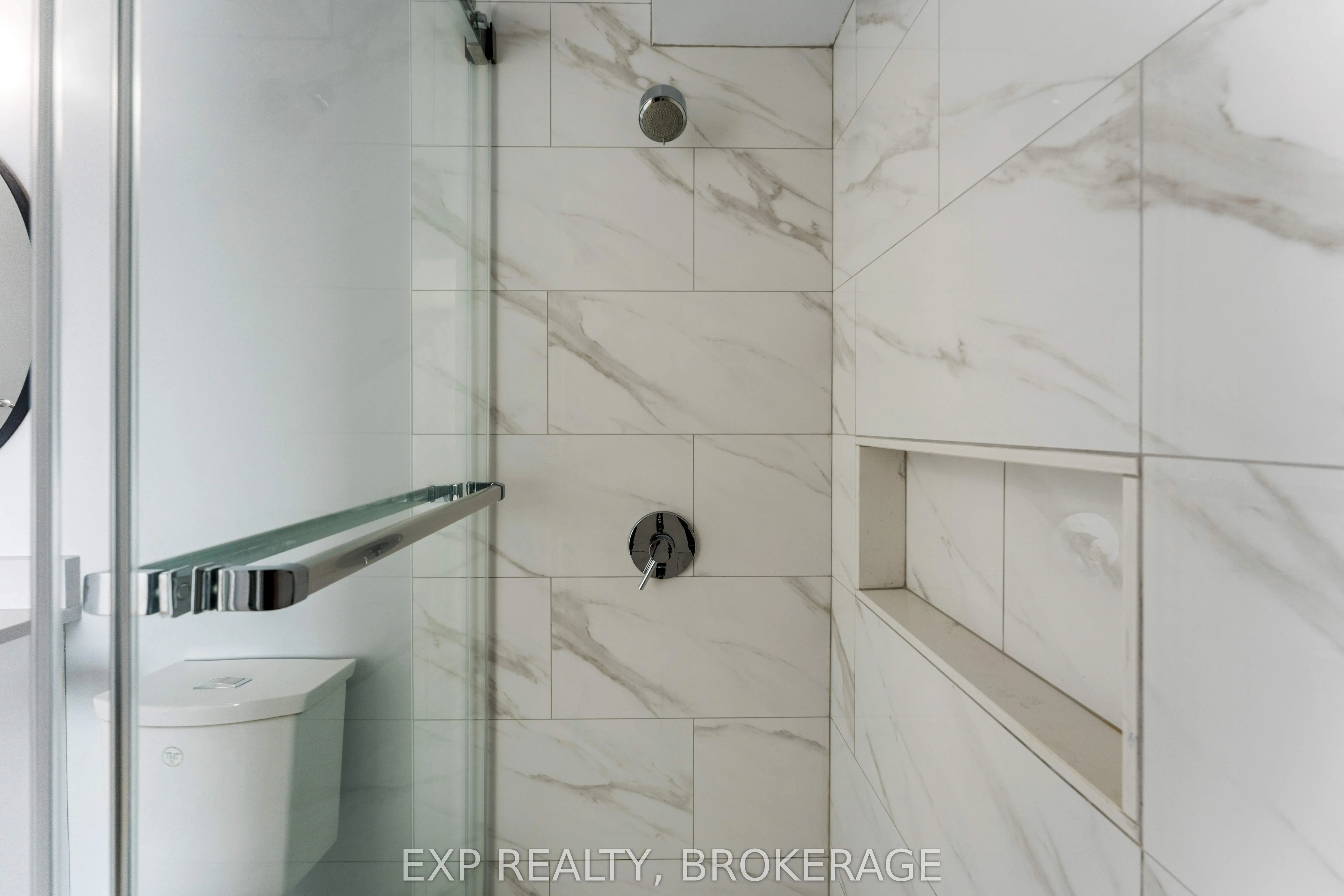 121 Queen Street, #306