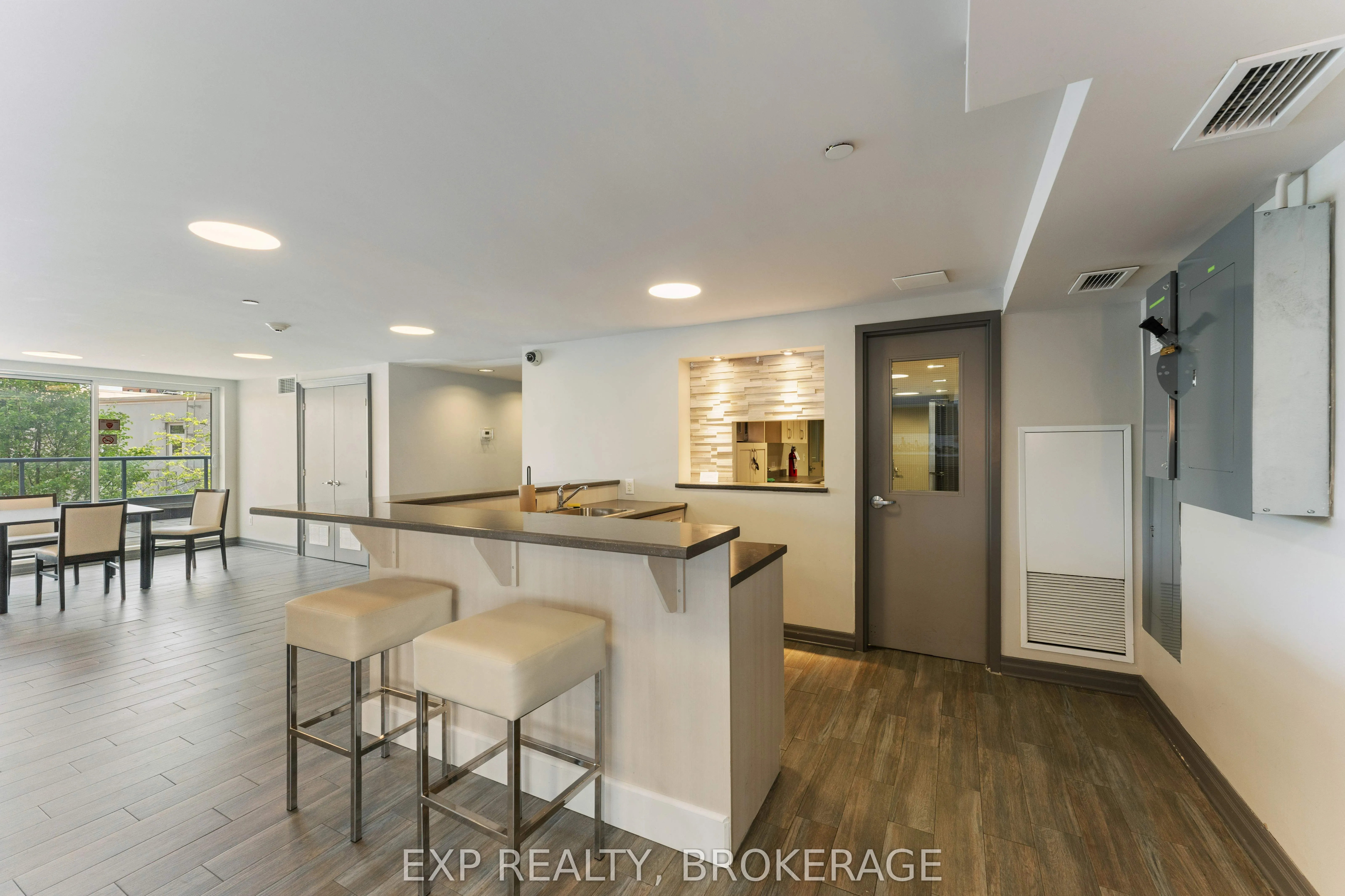 121 Queen Street, #306