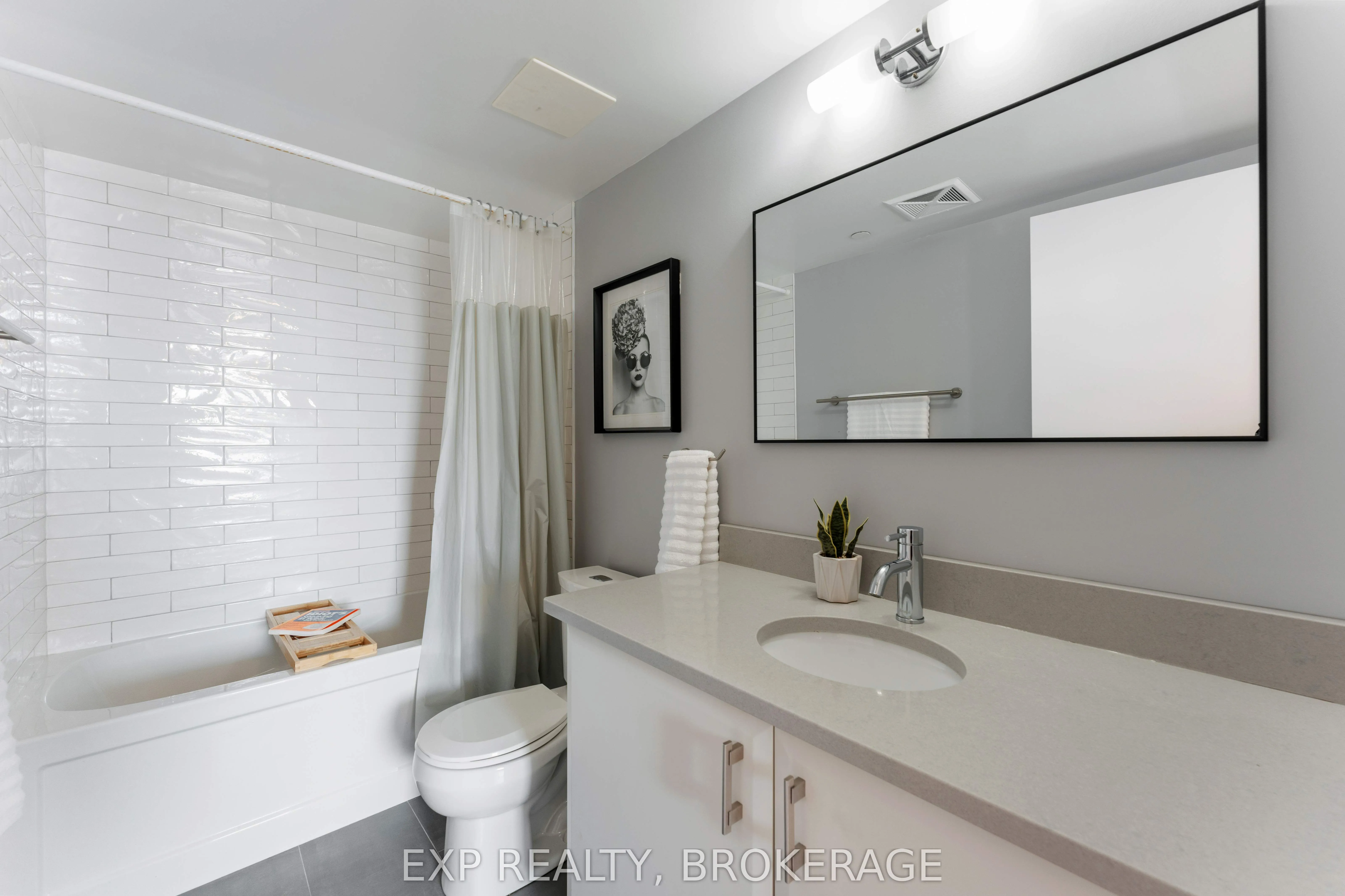 121 Queen Street, #306
