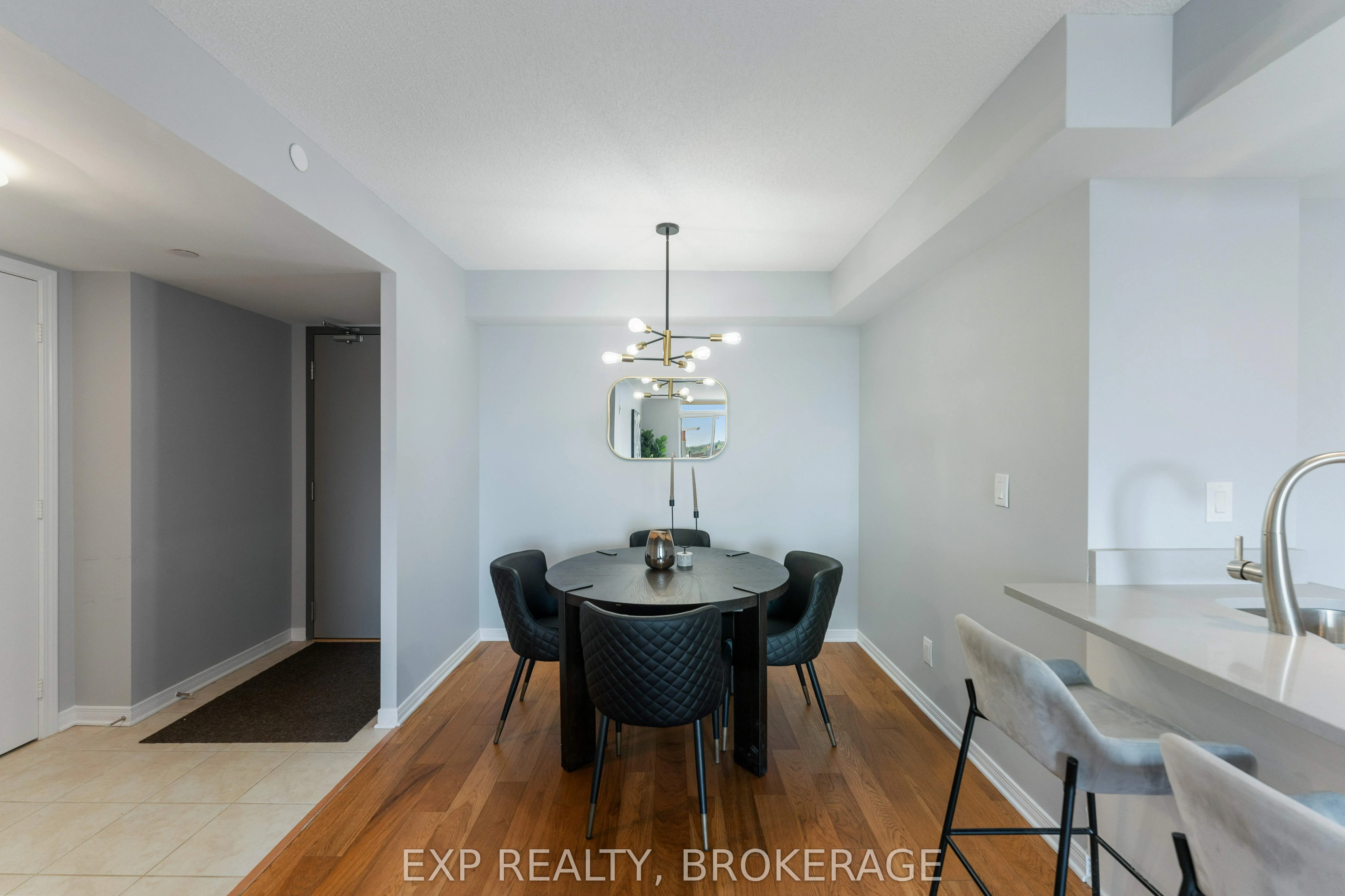 121 Queen Street, #306